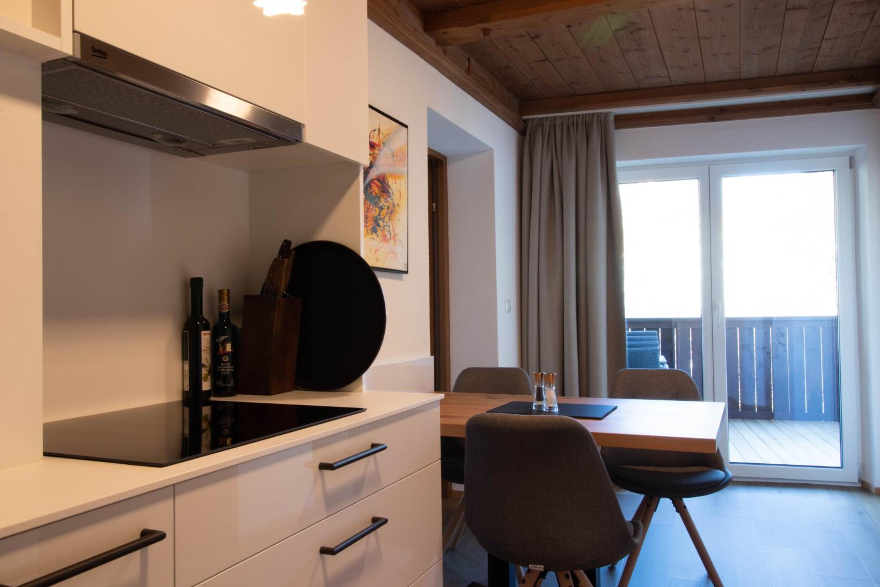 Apartment with Balcony photo 2