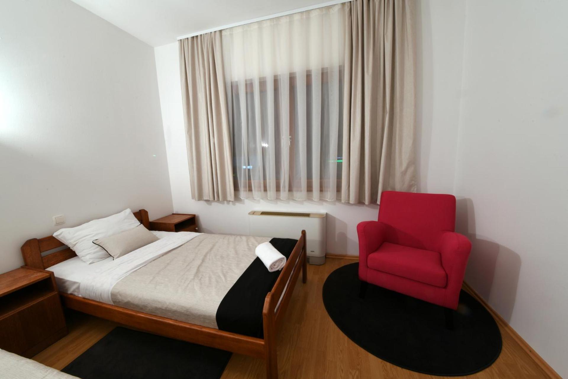 Twin Room - Photo 5