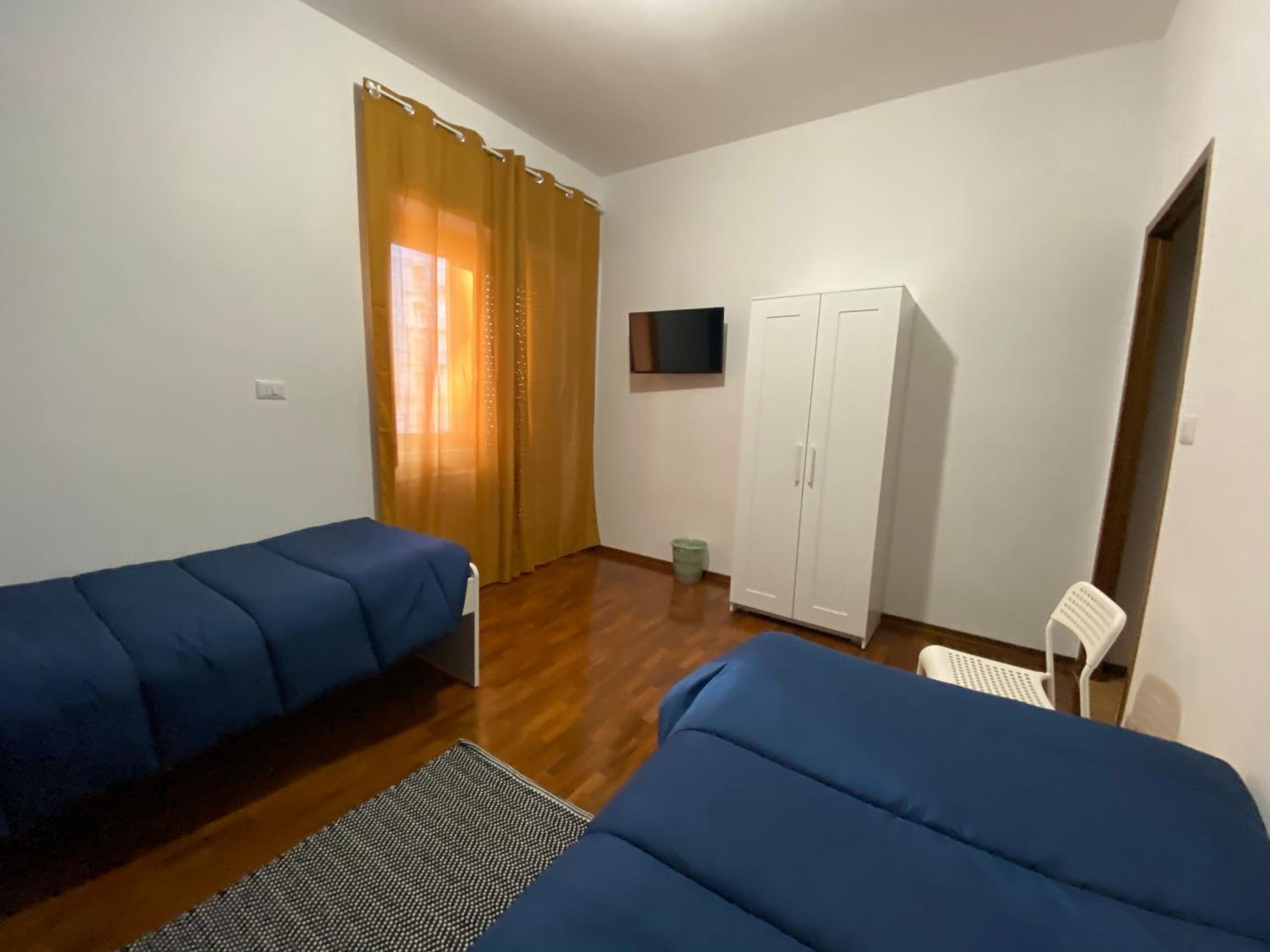 Budget Twin Room - Photo 3