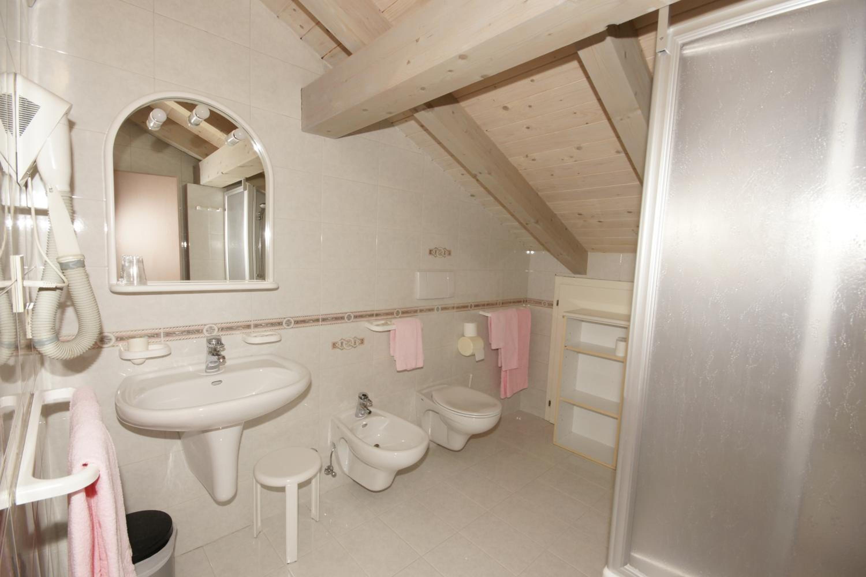 Family Room - Photo 4