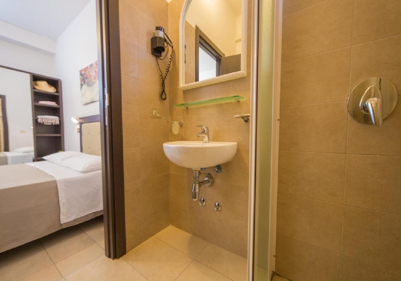 Comfort Triple Room with Sea View - Photo 2