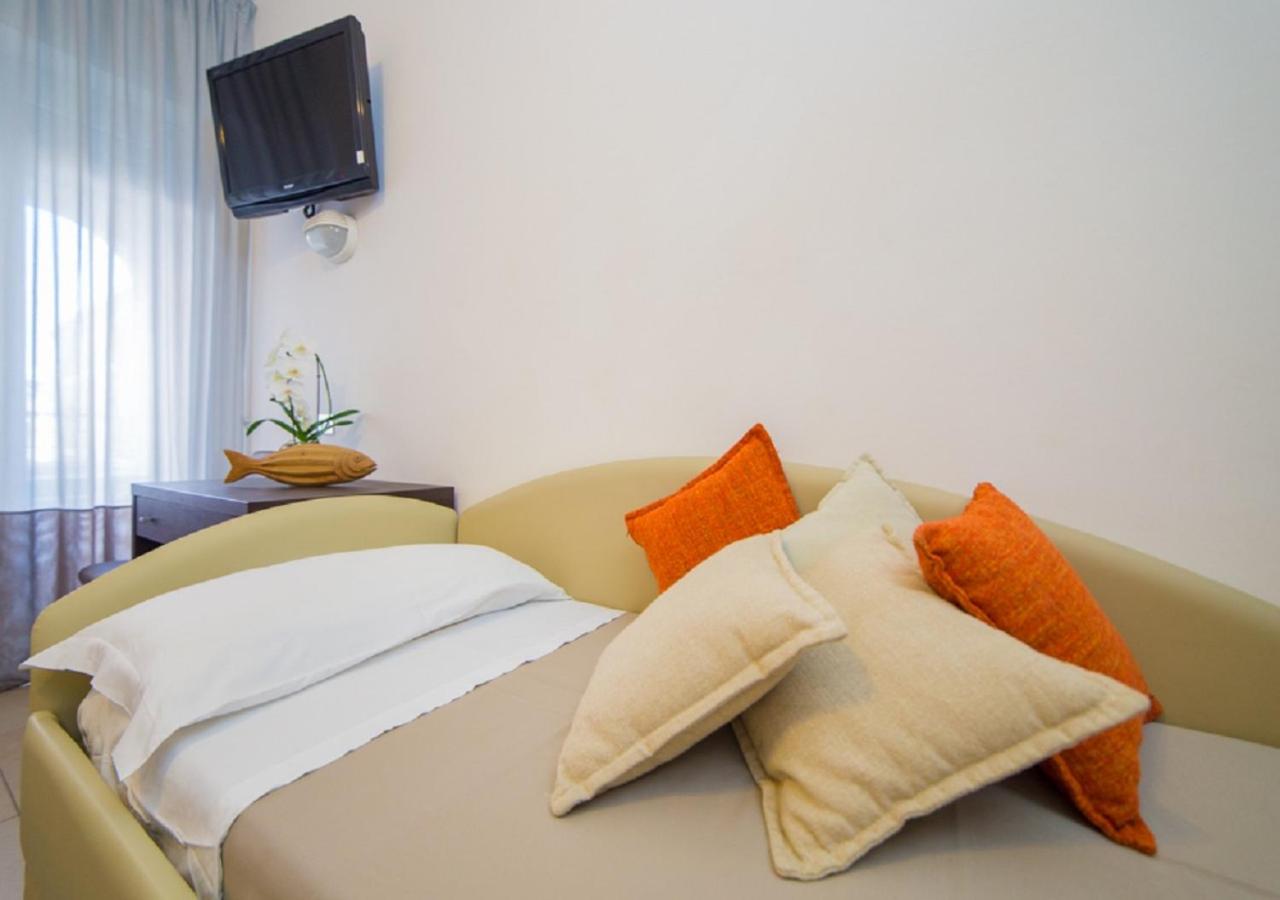 Comfort Triple Room with Sea View - Photo 3