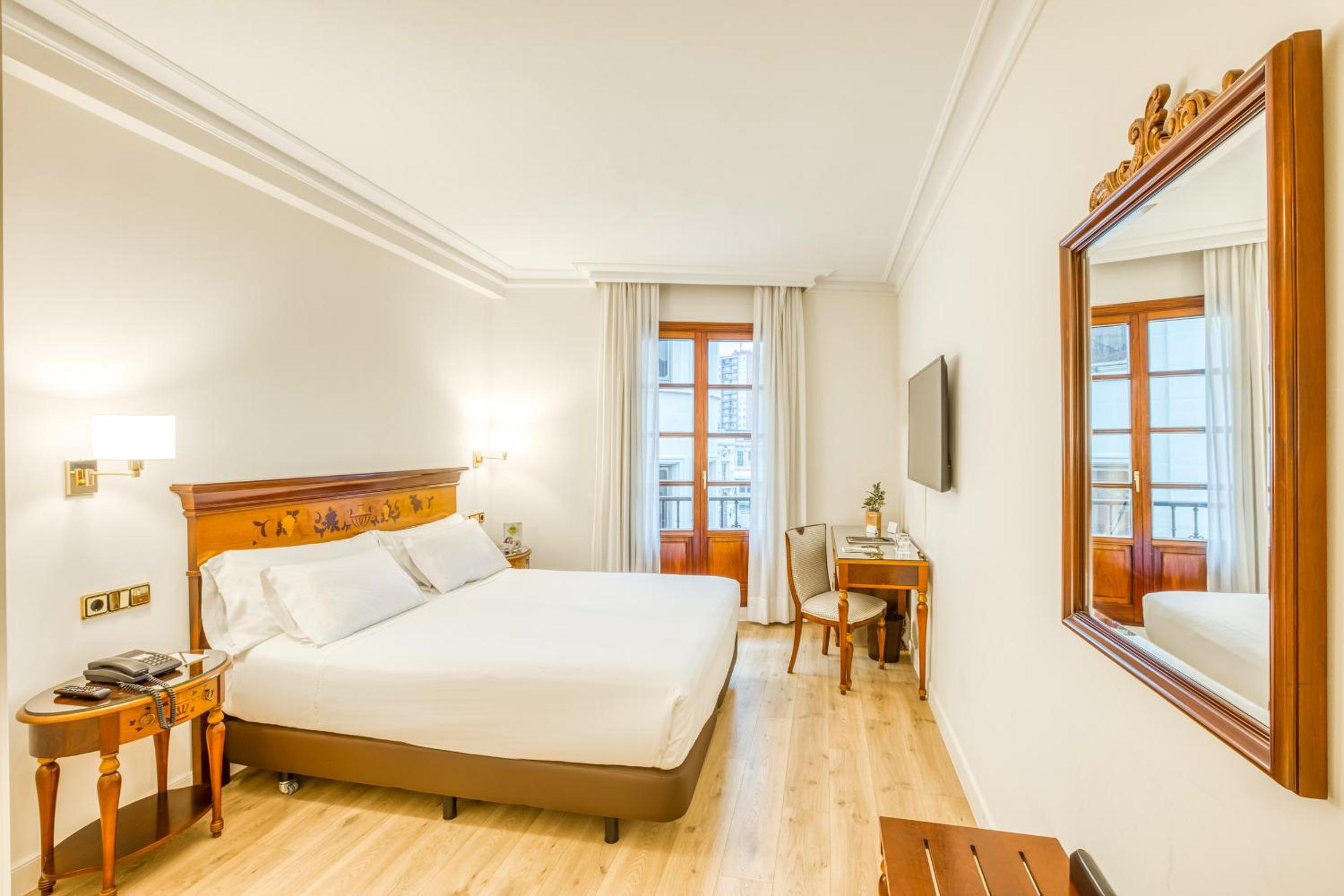 Habitacion clasica con vistas a la ciudad  - 1 Cama Doble  - Photo 1