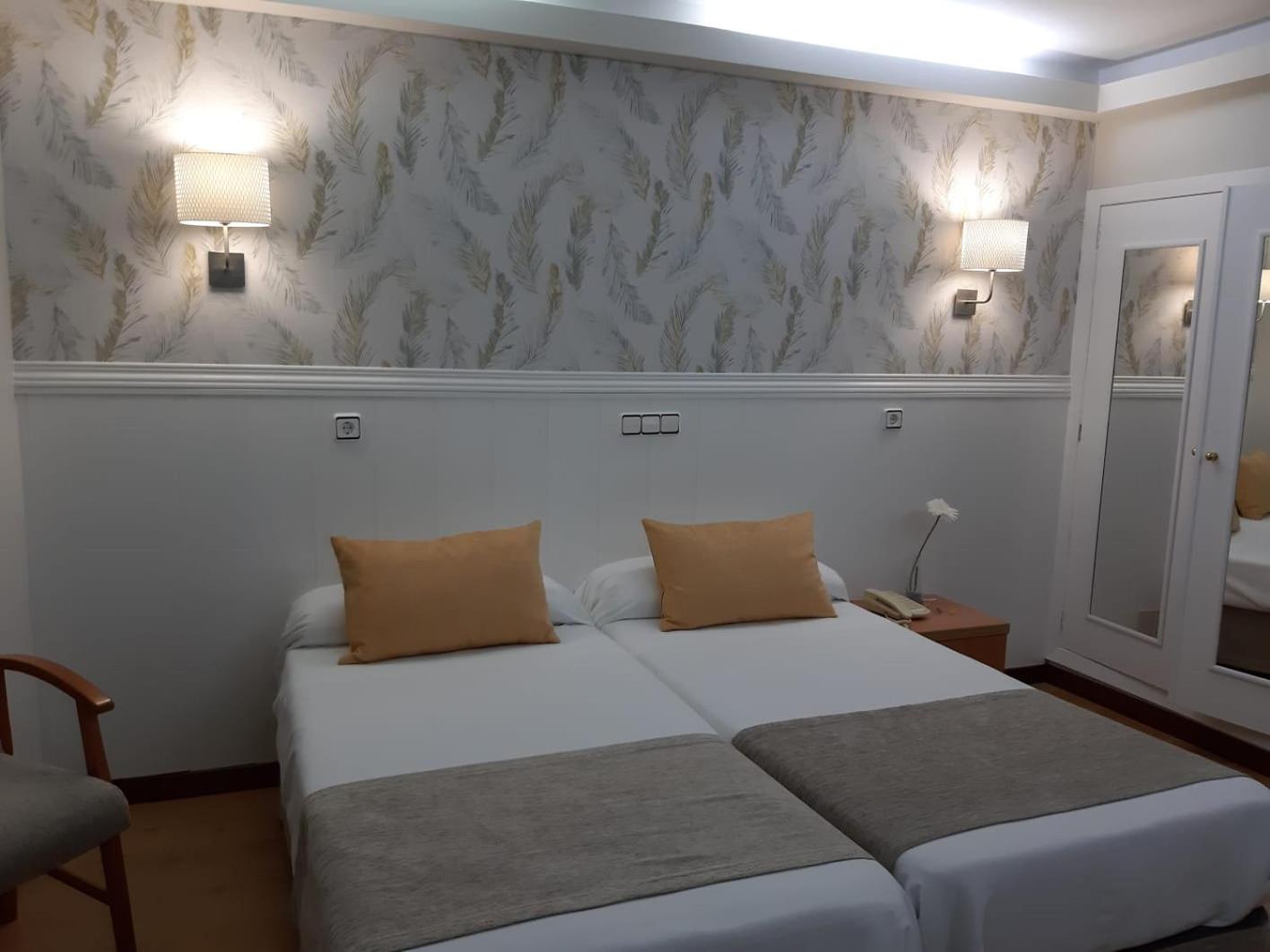 Double or Twin Room photo 3