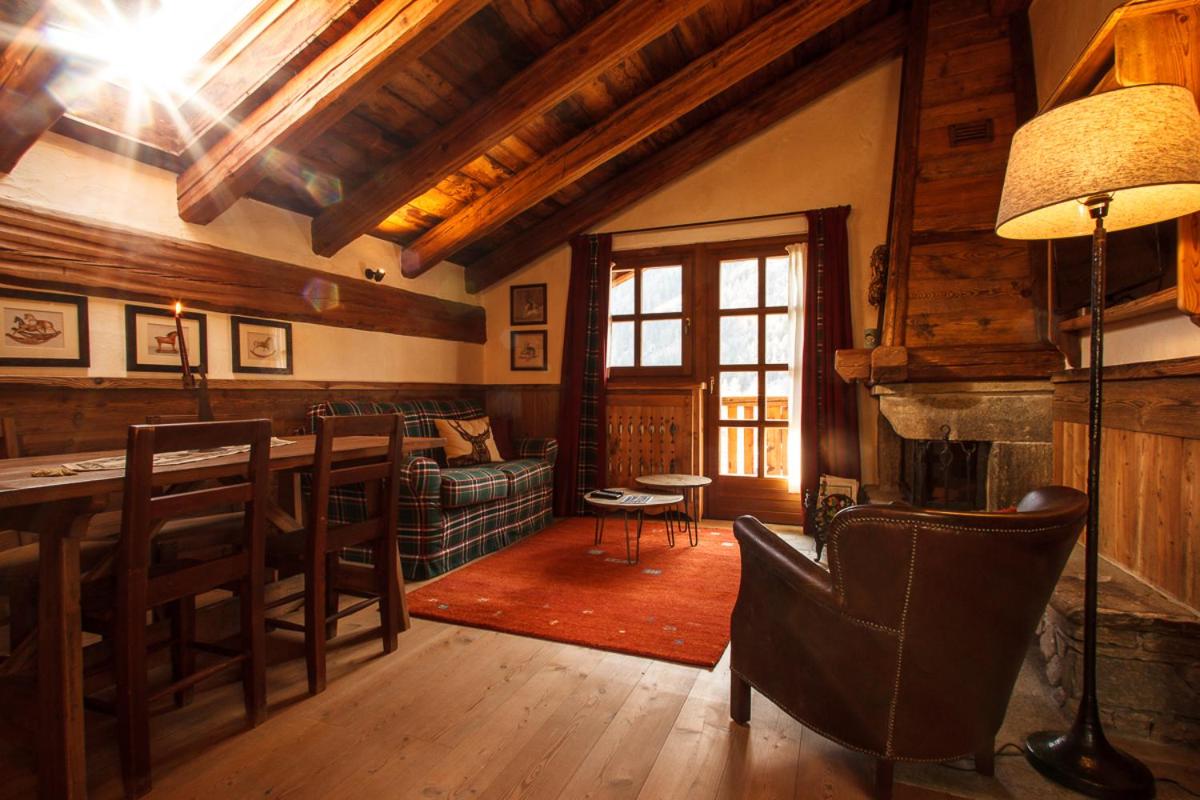 Apartment with Balcony - Photo 1