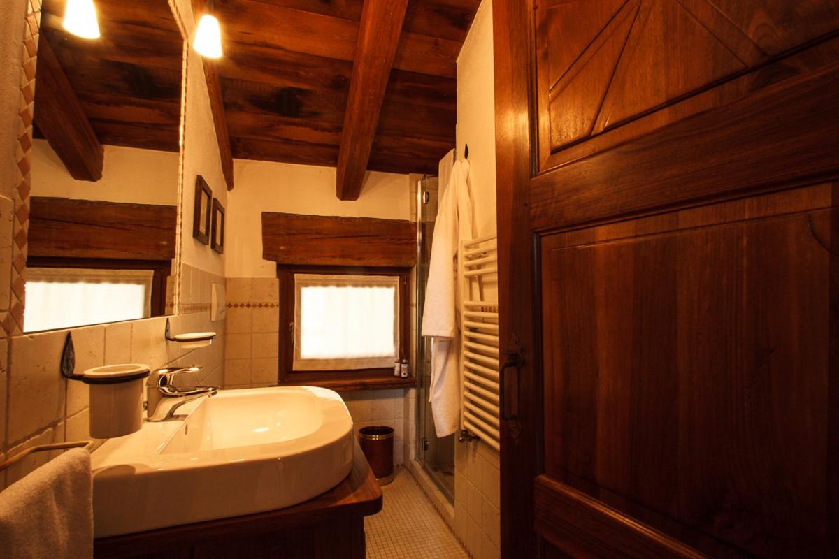 Apartment with Balcony - Photo 4