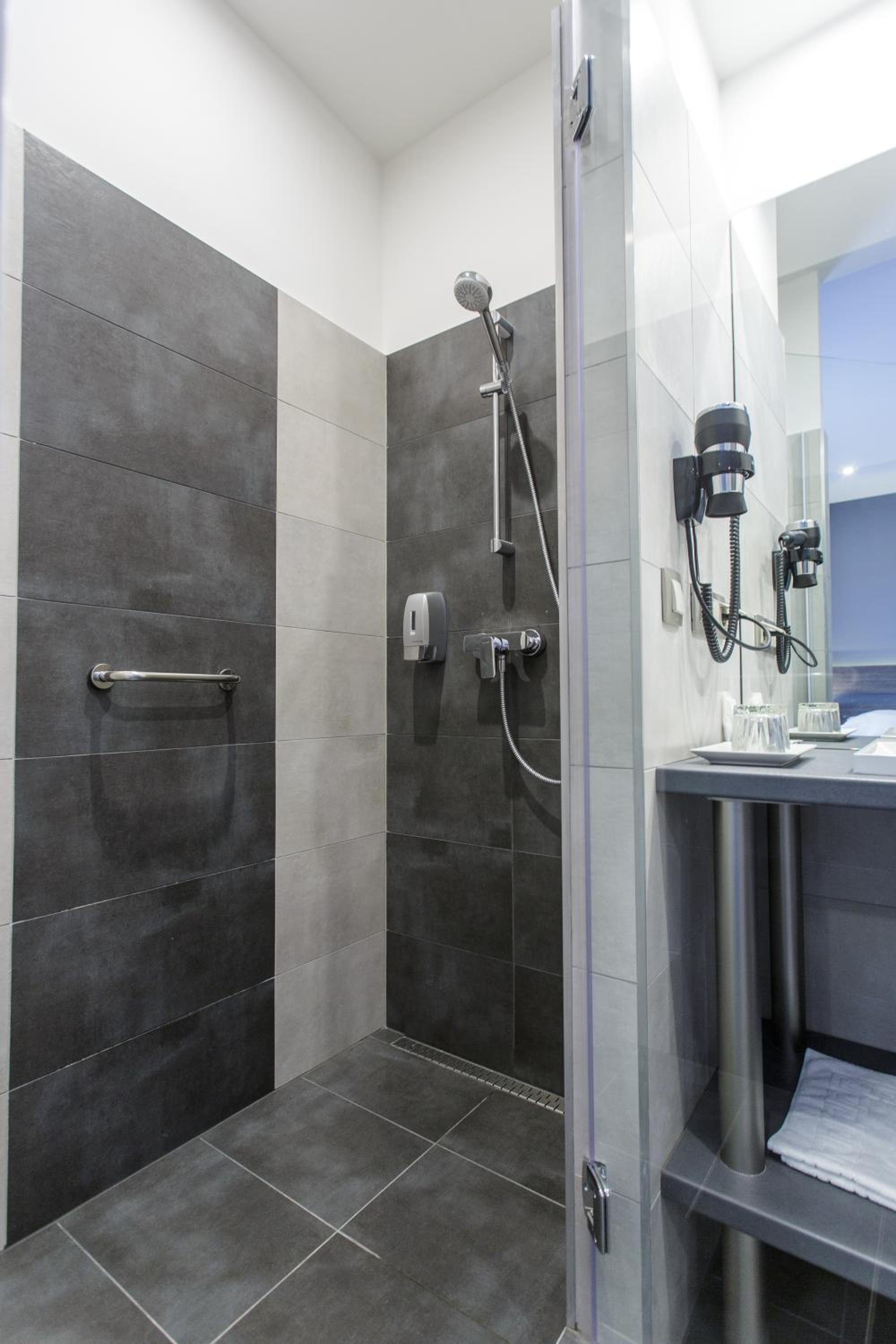 Superior Double or Twin Room photo 3