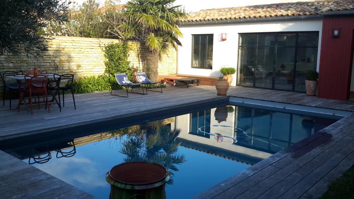 Double Room with Pool View photo 3