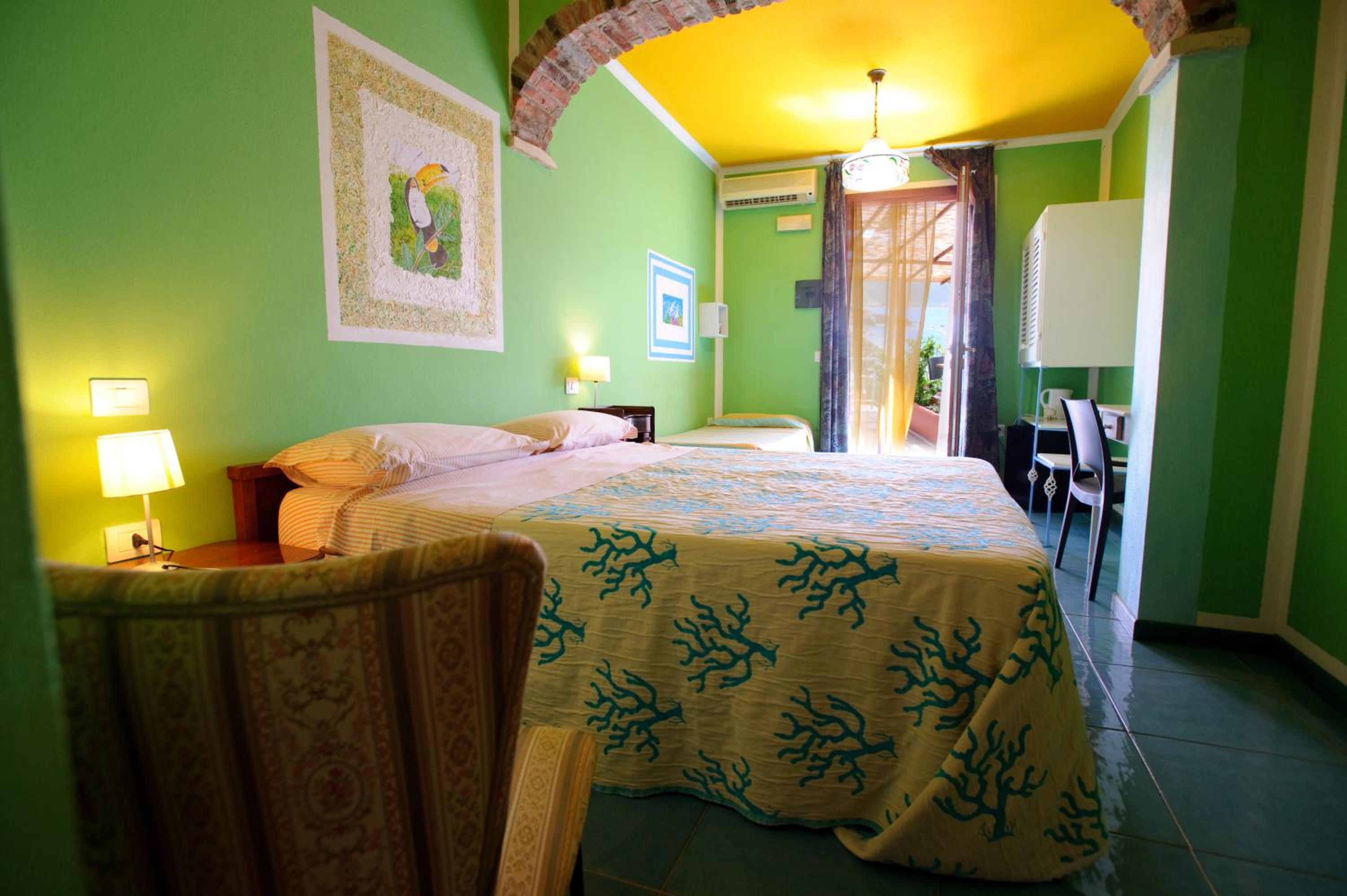 Superior Triple Room with Sea View photo 1