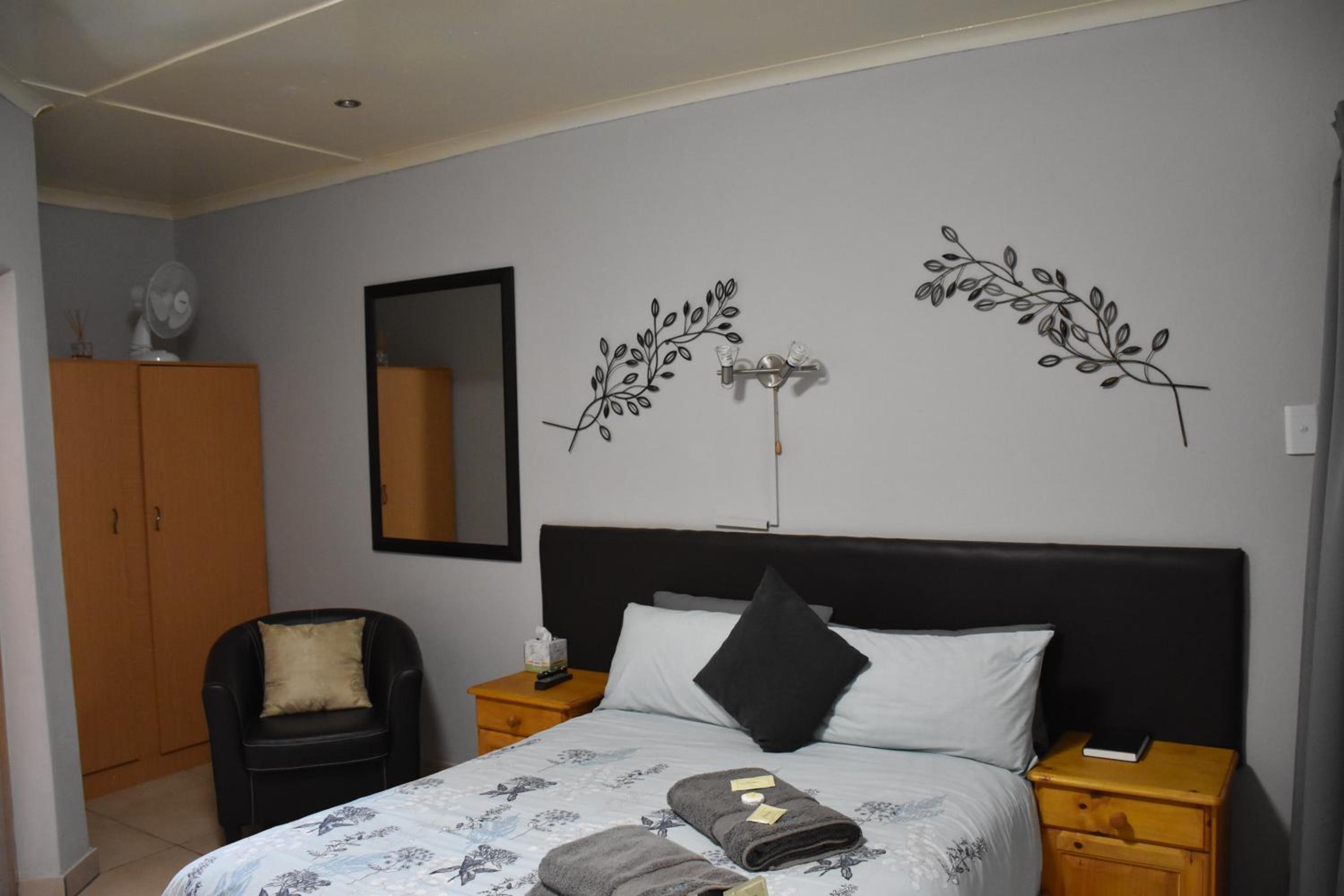 Standard Double Room - Photo 3