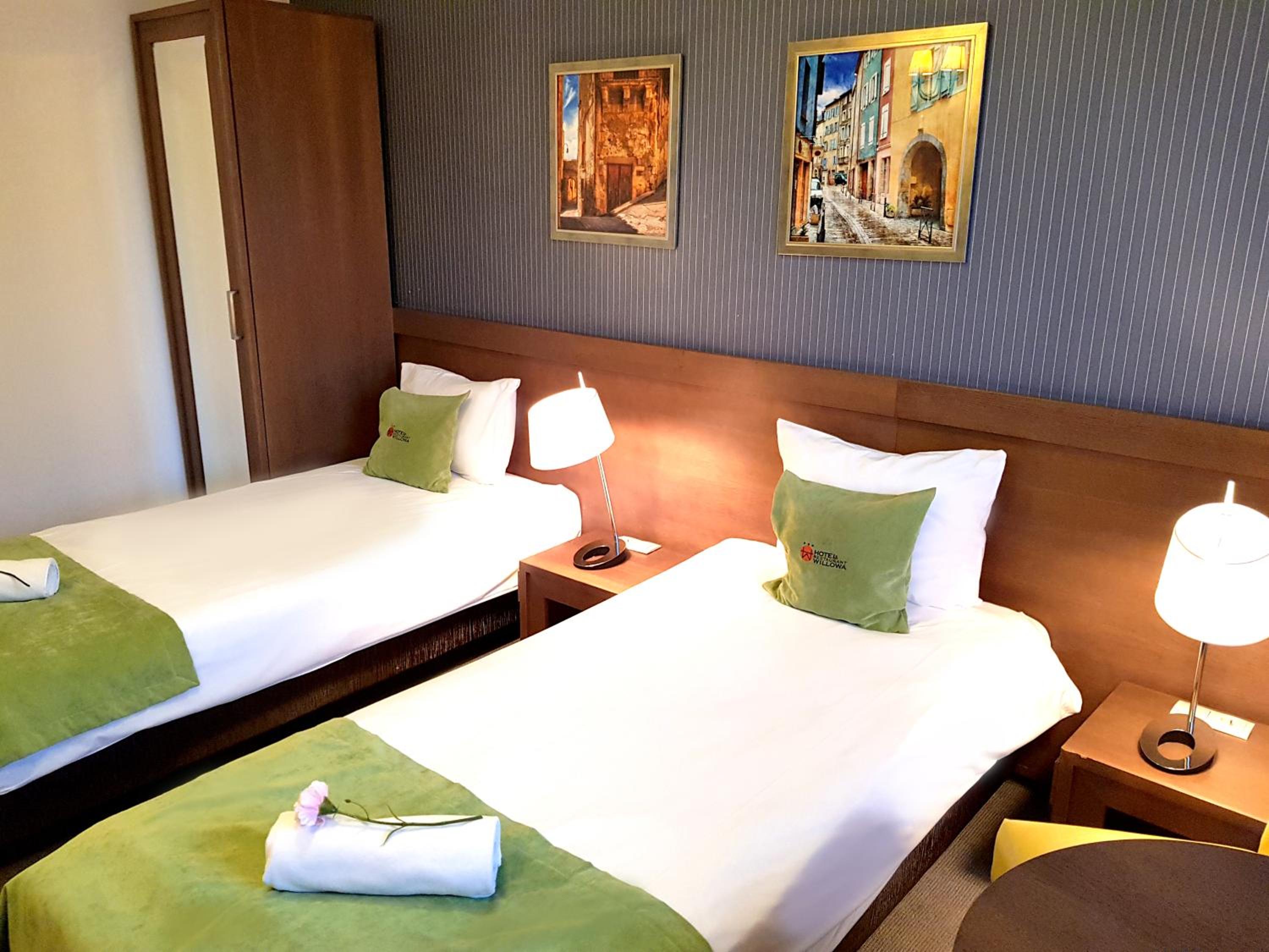 Double or Twin Room with Private Bathroom - Photo 5