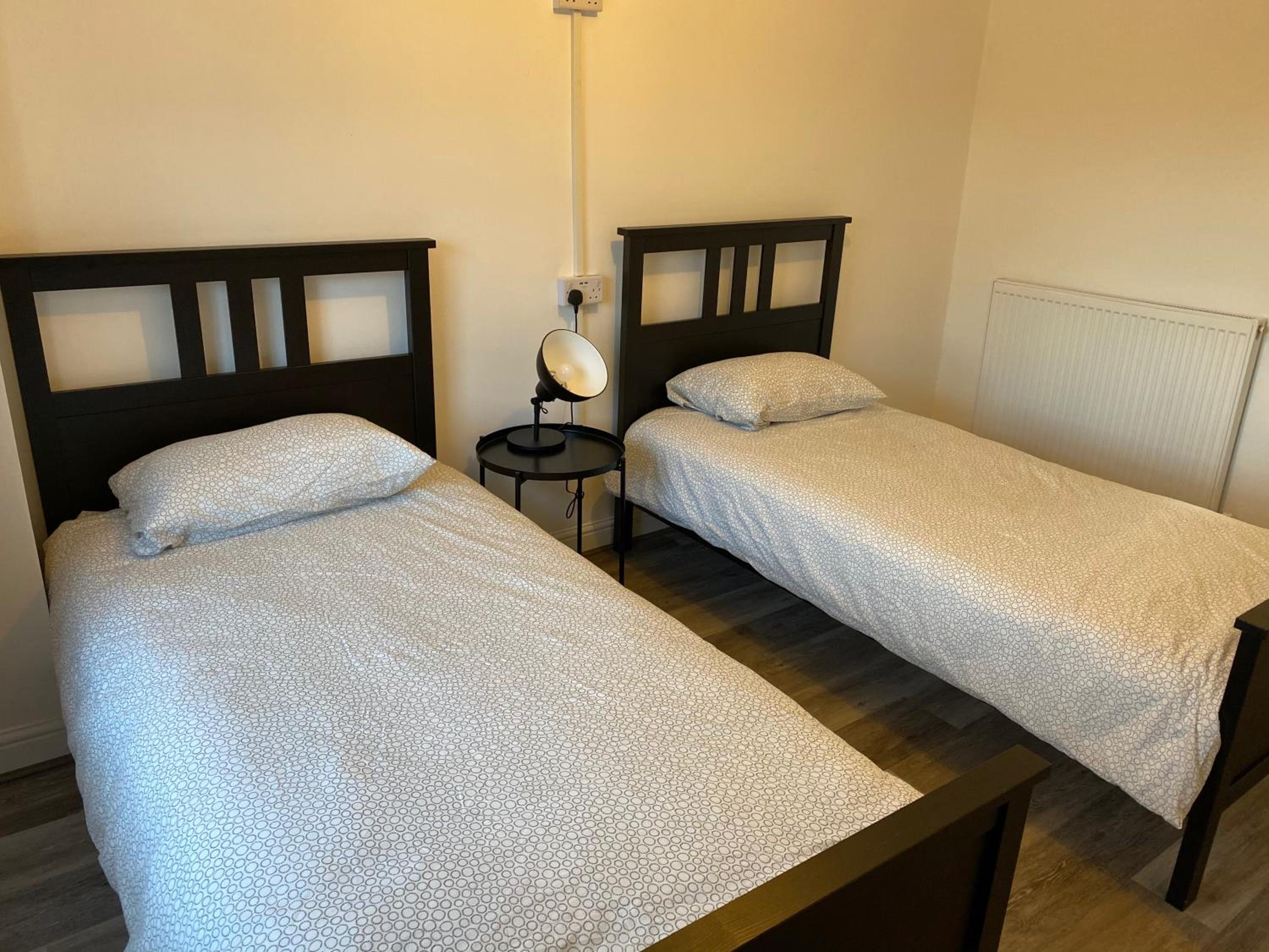 Standard Twin Room with Shared Bathroom photo 2