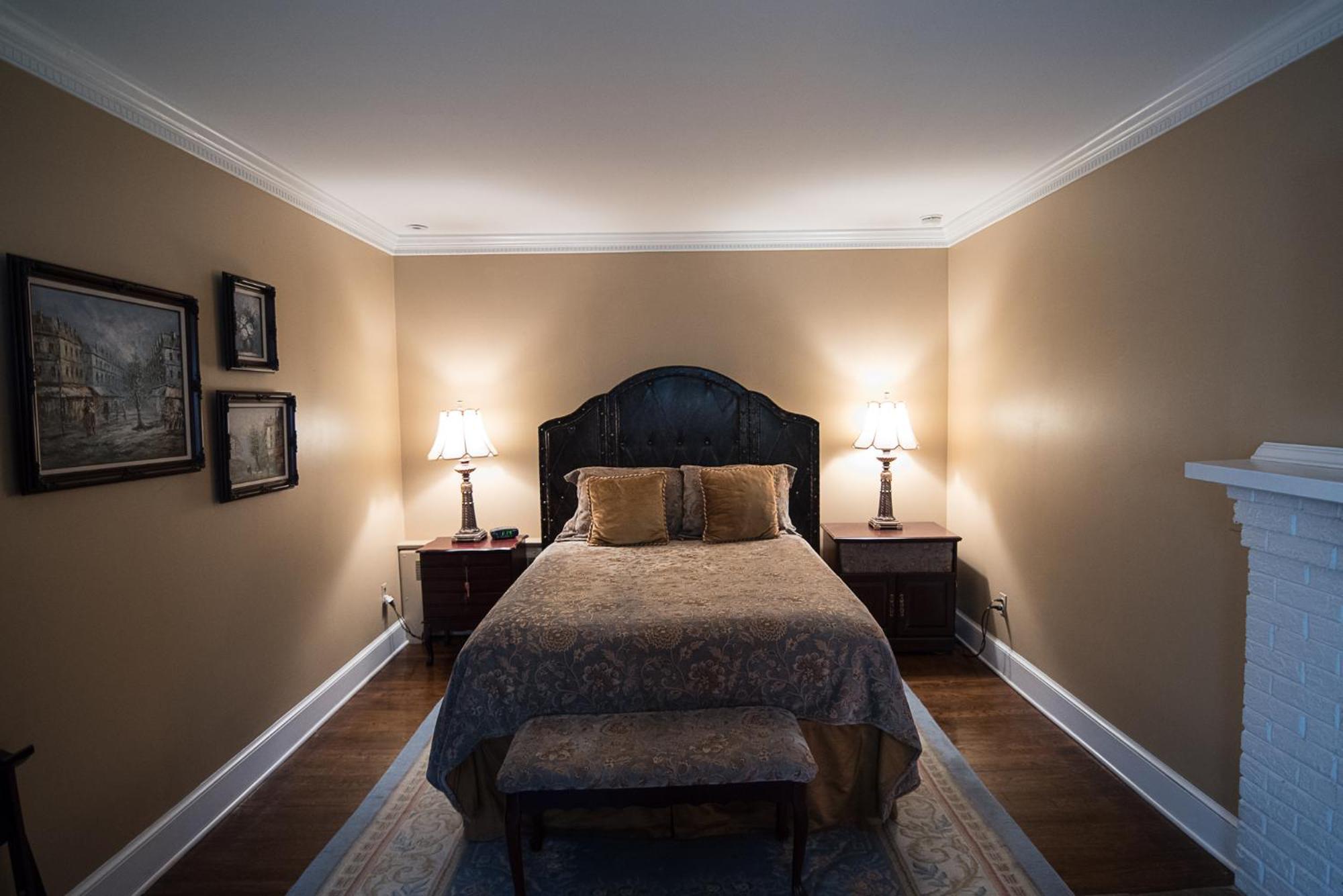 Queen Room photo 1
