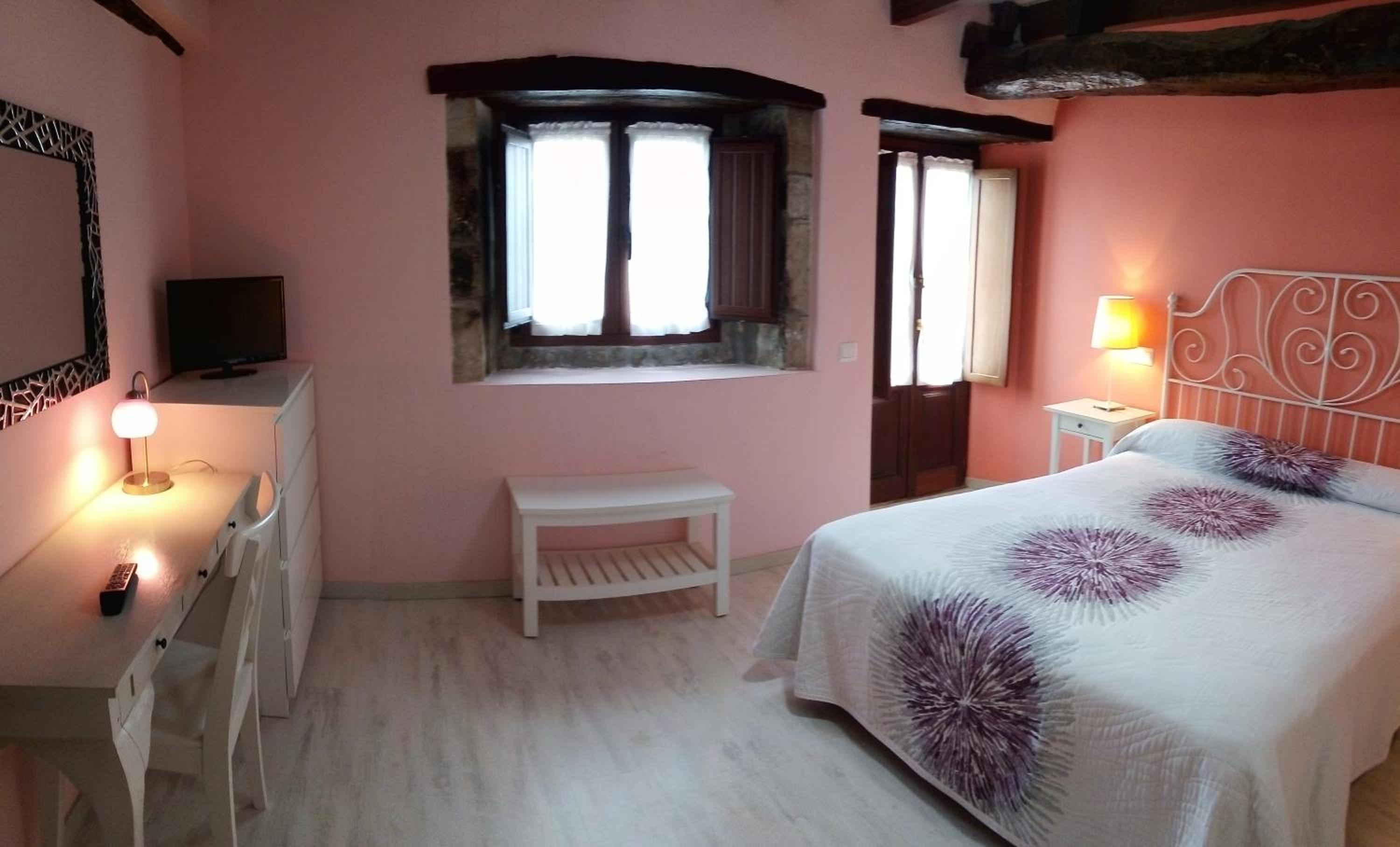 Apartment with Balcony - Photo 9