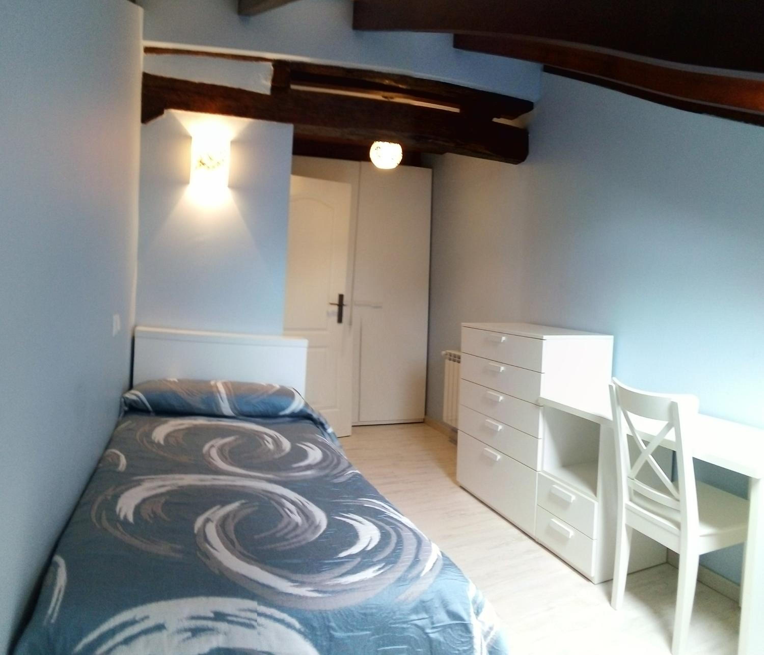 Apartment with Balcony - Photo 11