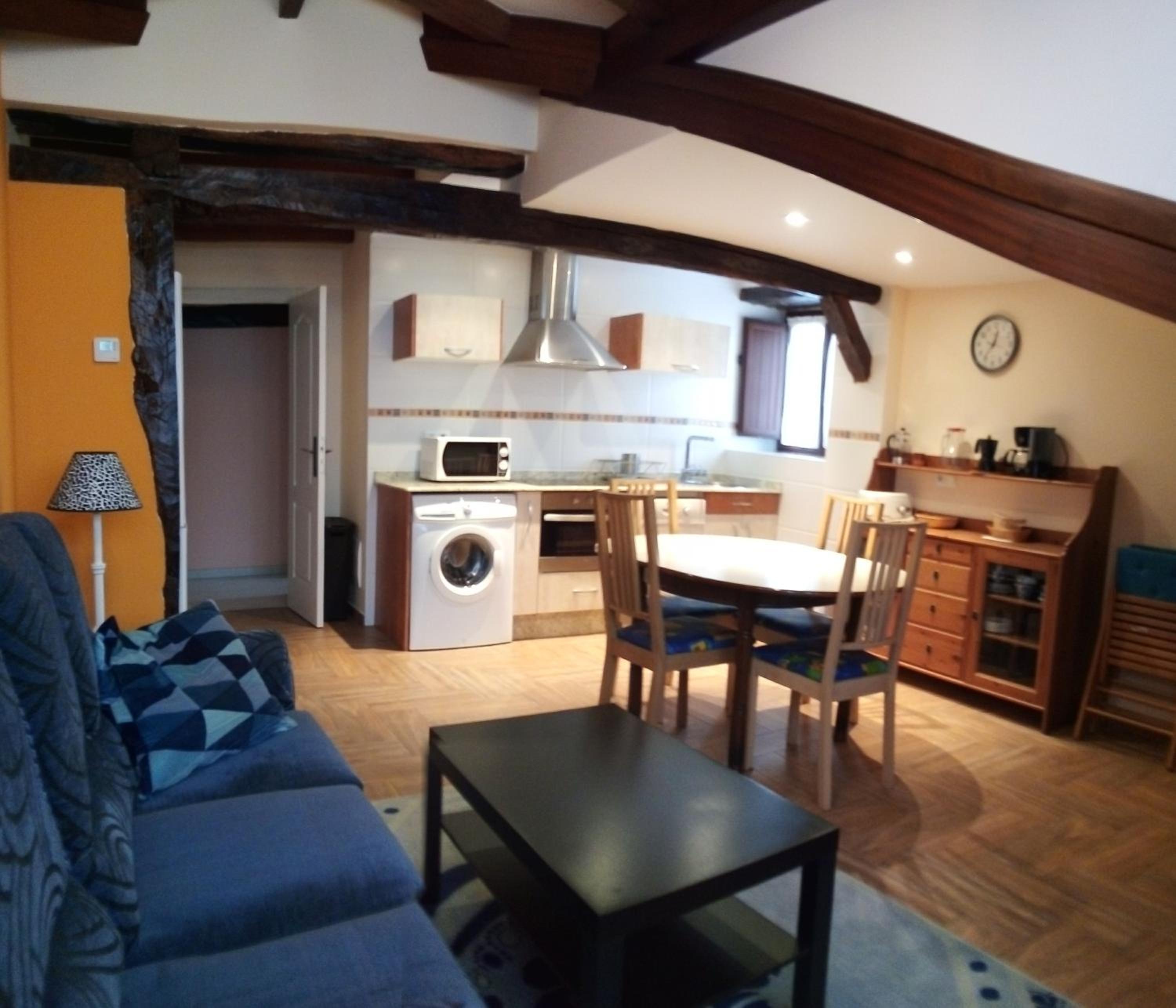 Apartment with Balcony - Photo 6