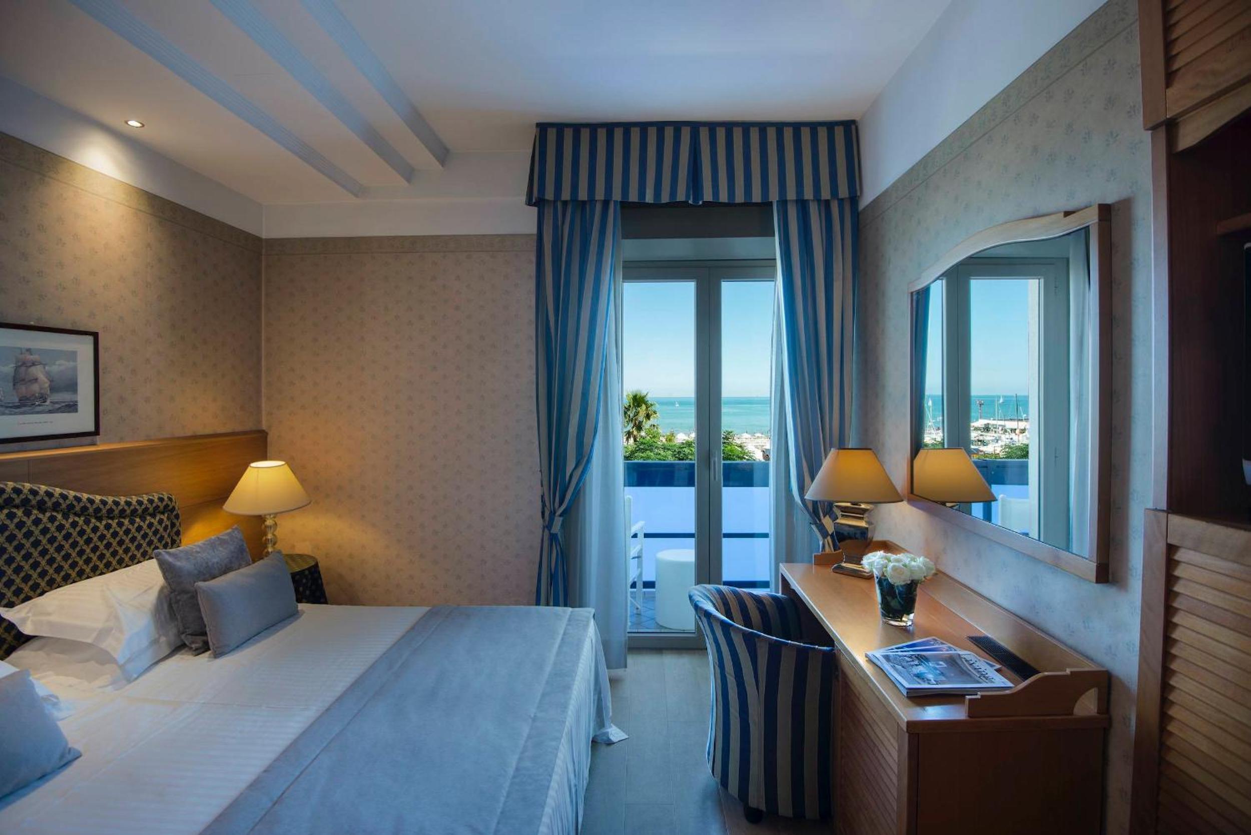 Prestige Double Room with Front Sea View - Photo 1