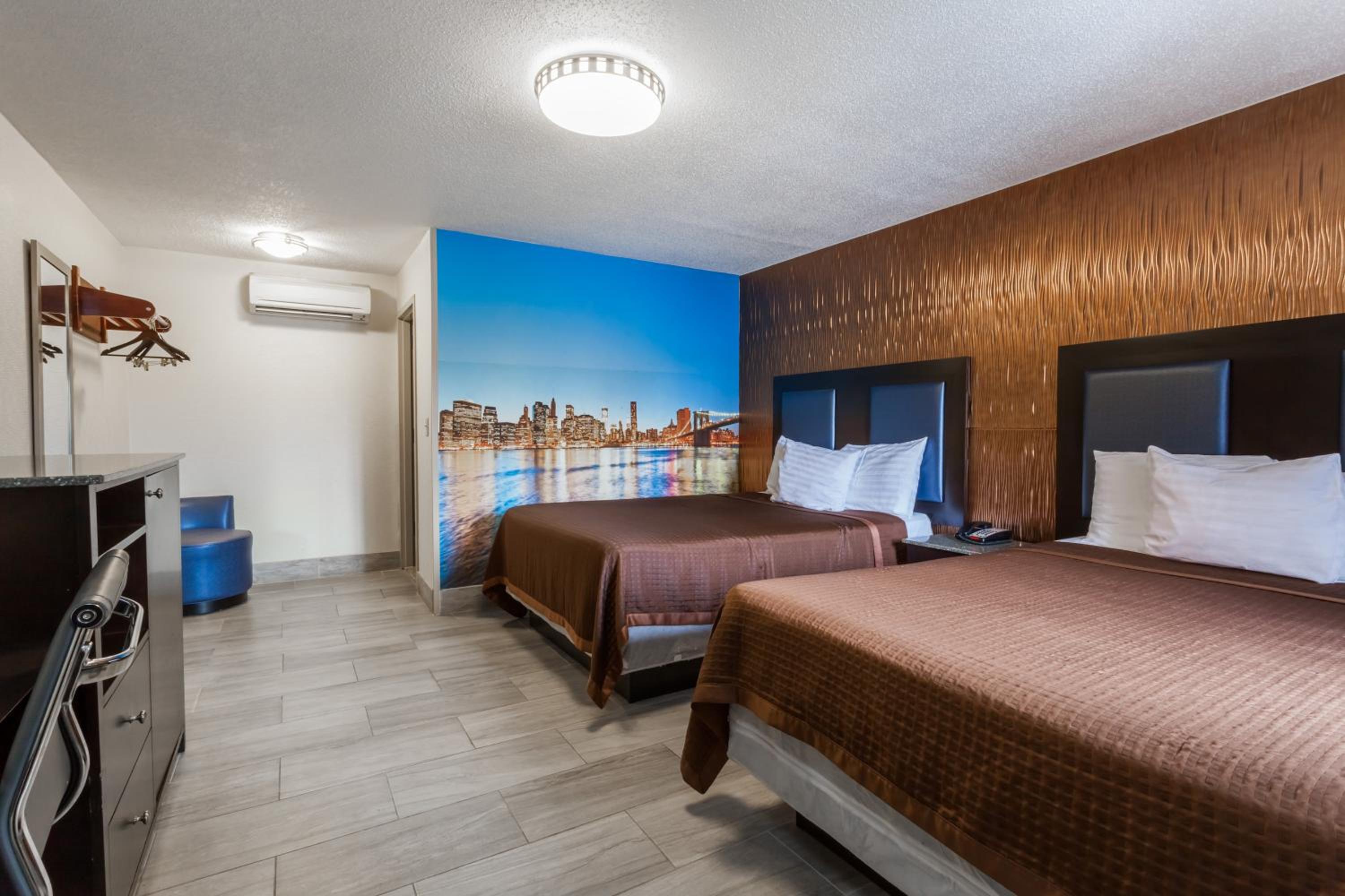 Queen Room with Two Queen Beds - Smoking photo 2