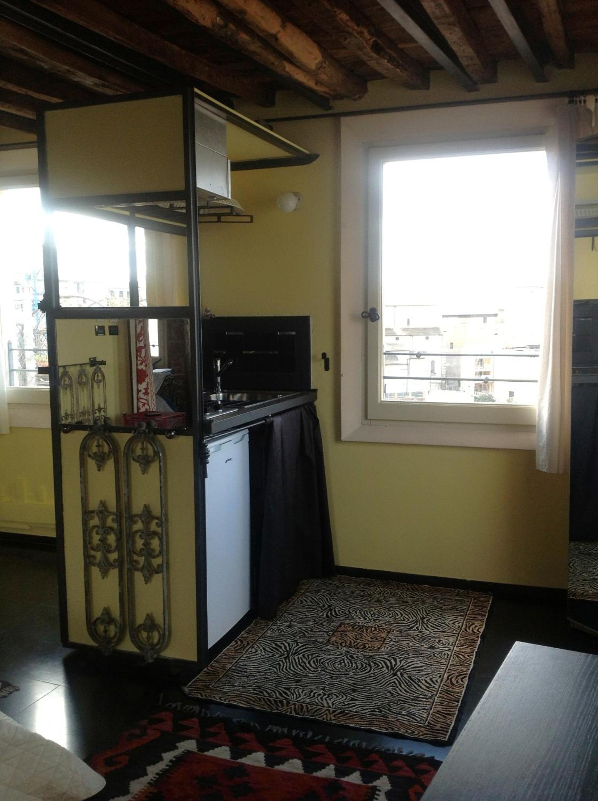 Penthouse Studio with City View - Photo 34