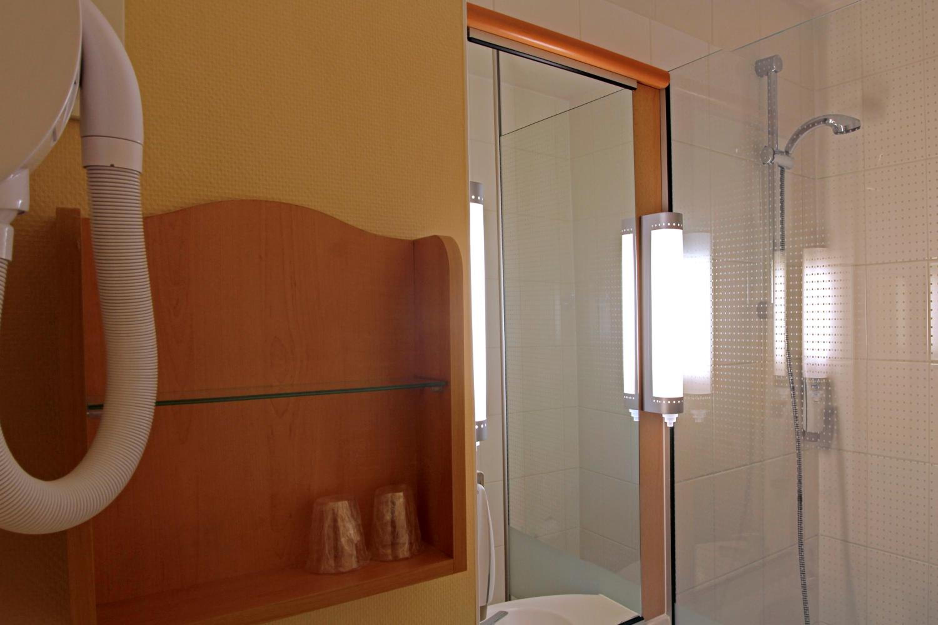 Standard Double Room - Photo 2
