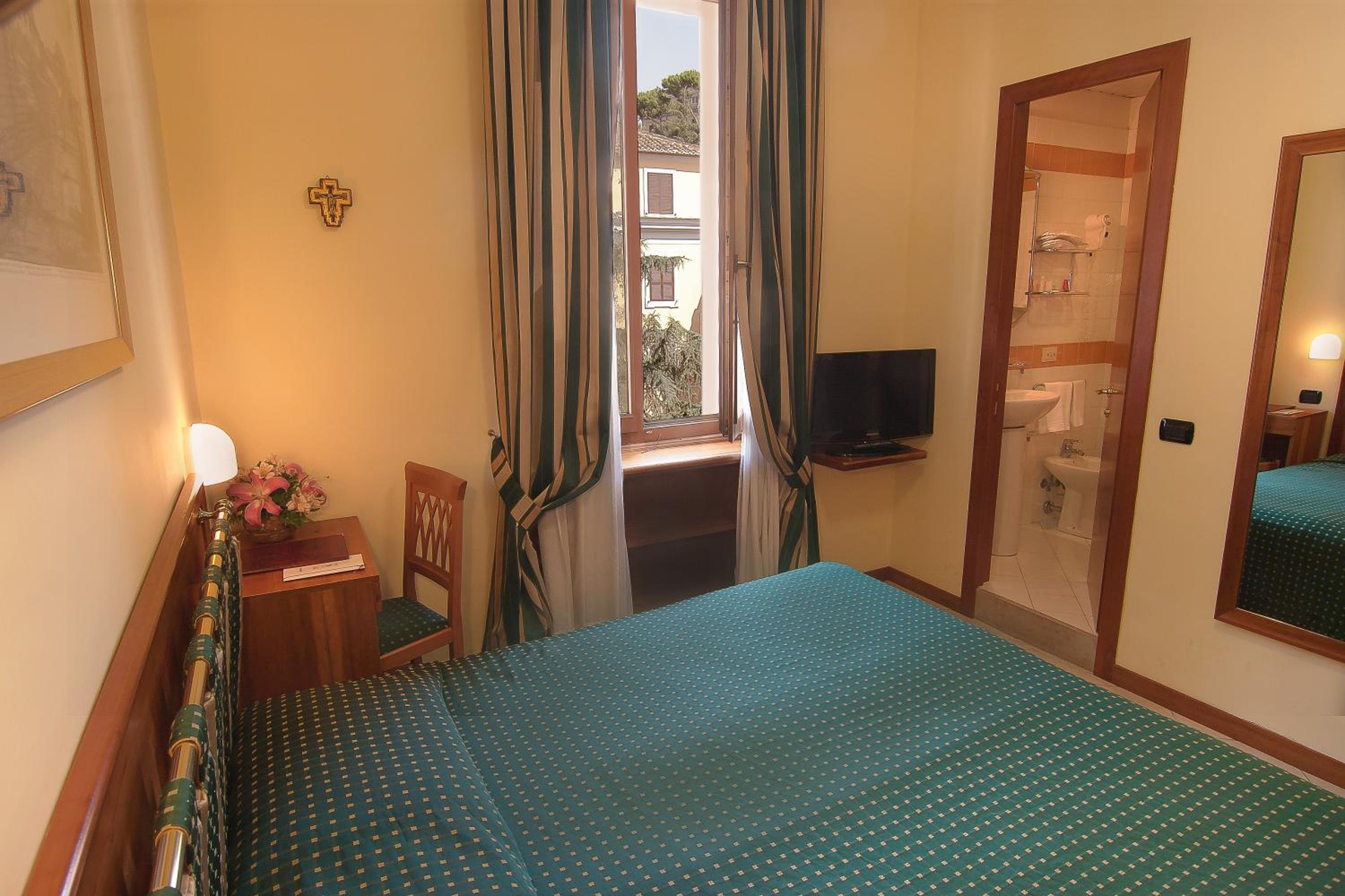 Double or Twin Room photo 3