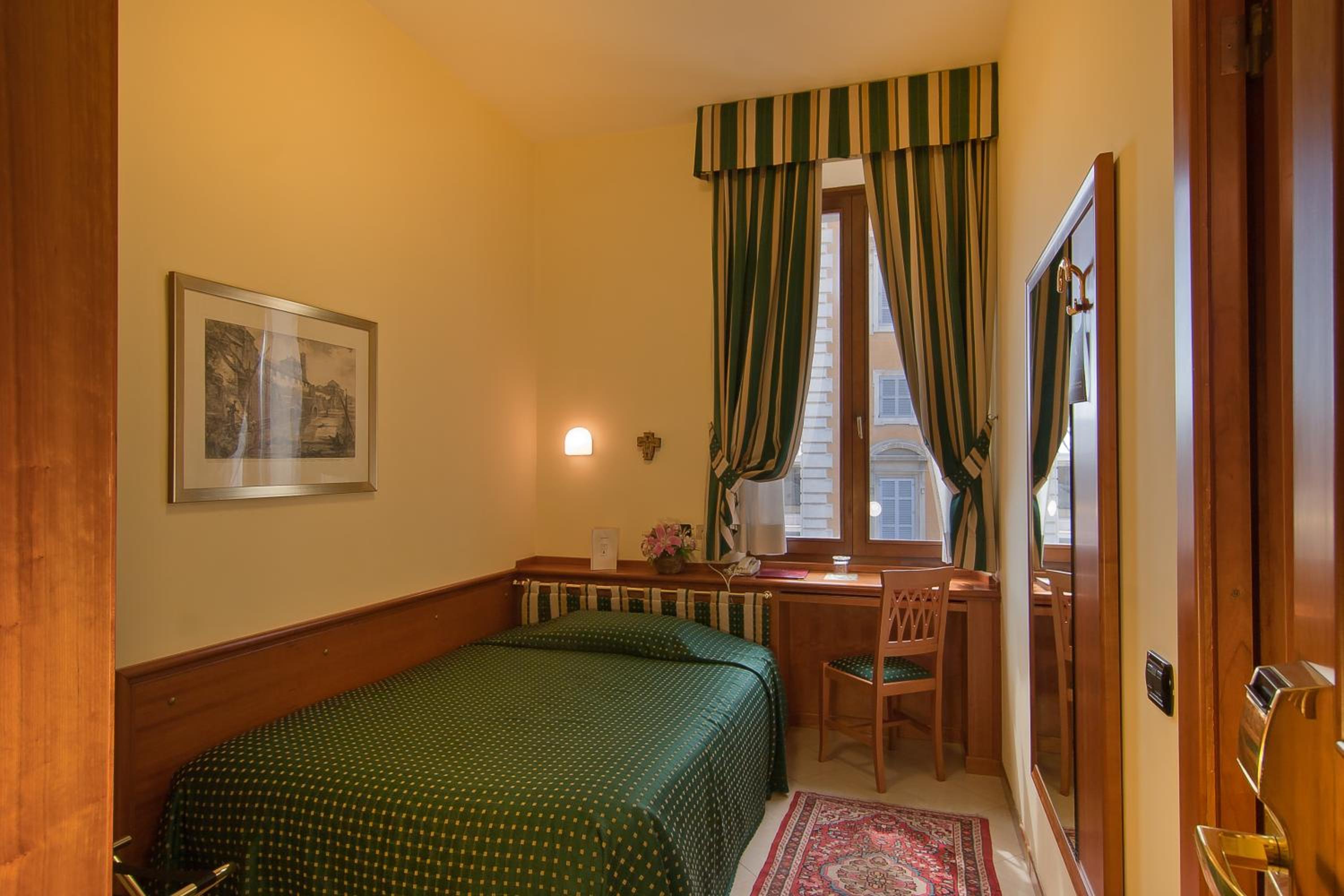 Small Double Room photo 3