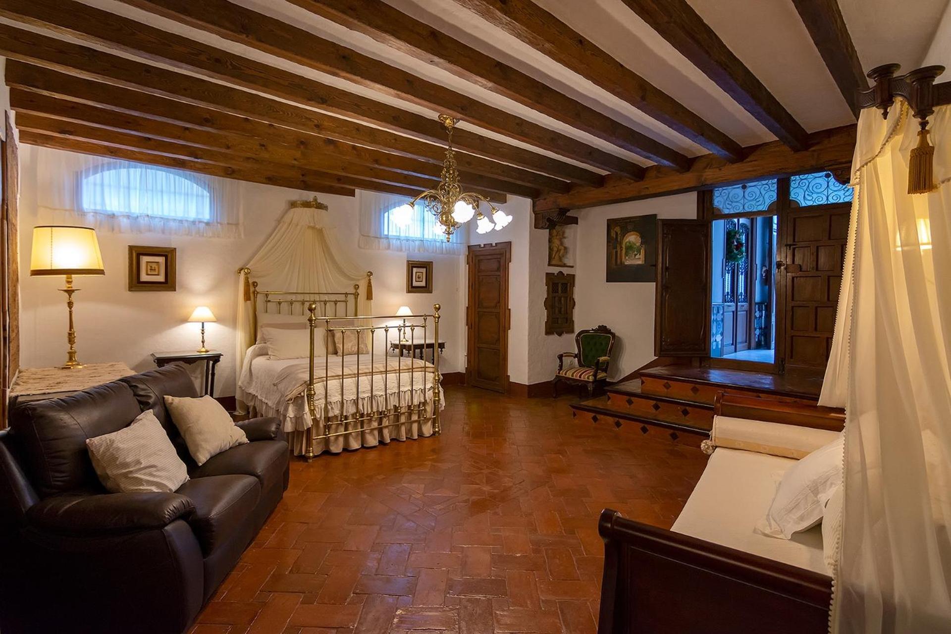 One-Bedroom Apartment - Photo 1