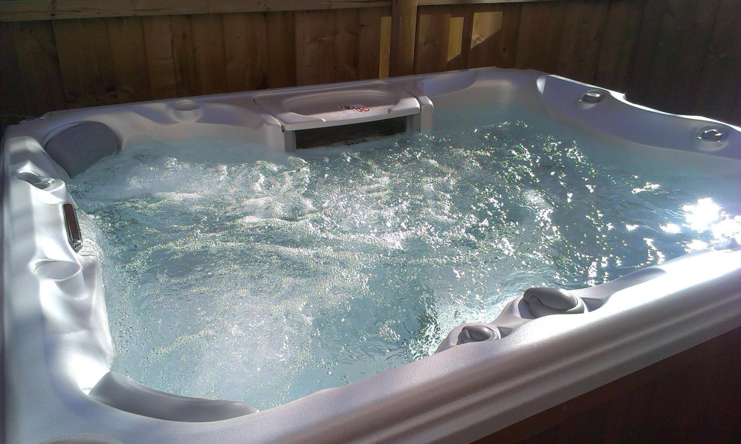 Deluxe Two-Bedroom Apartment with Jacuzzi (4-6 Adults) photo 3