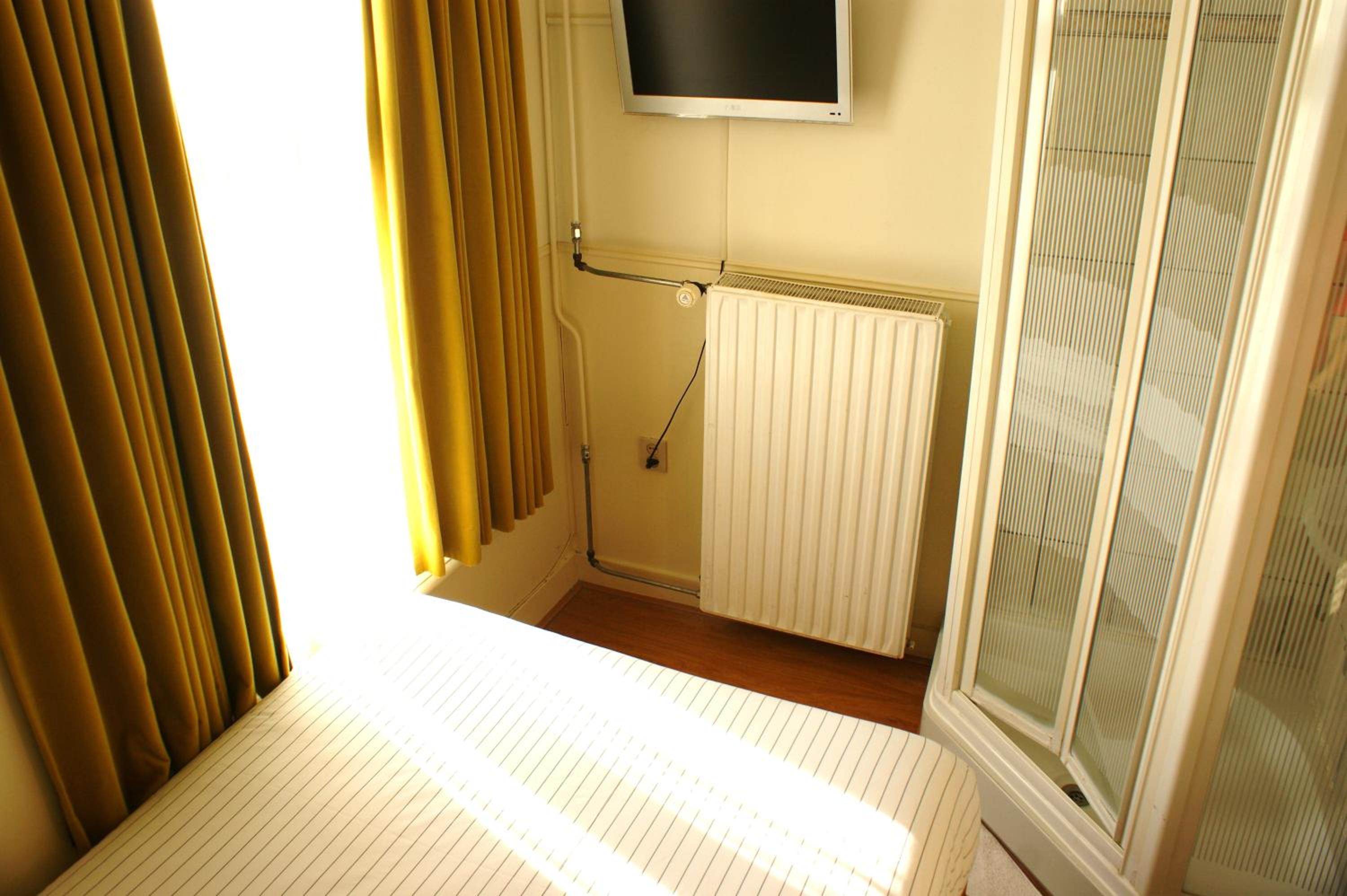Single Room with Shared Toilet photo 3