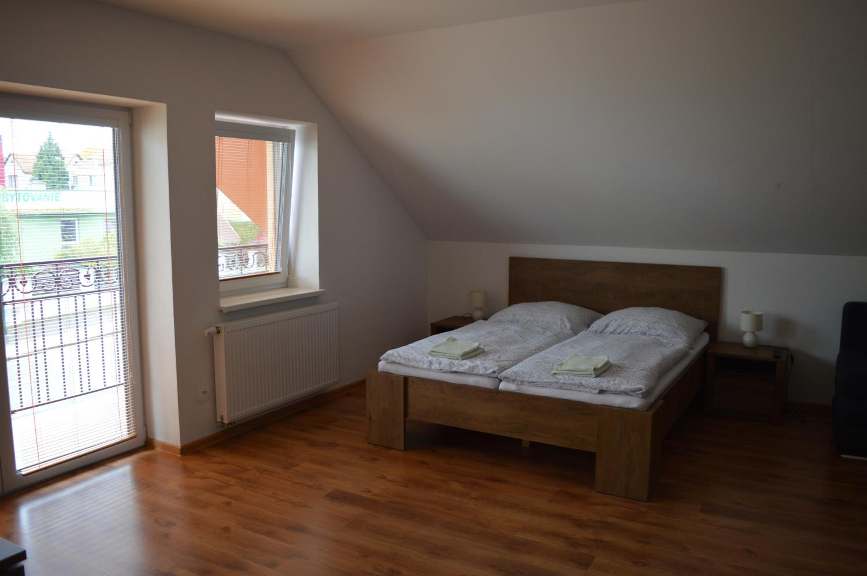 Double Room with Balcony - Photo 6
