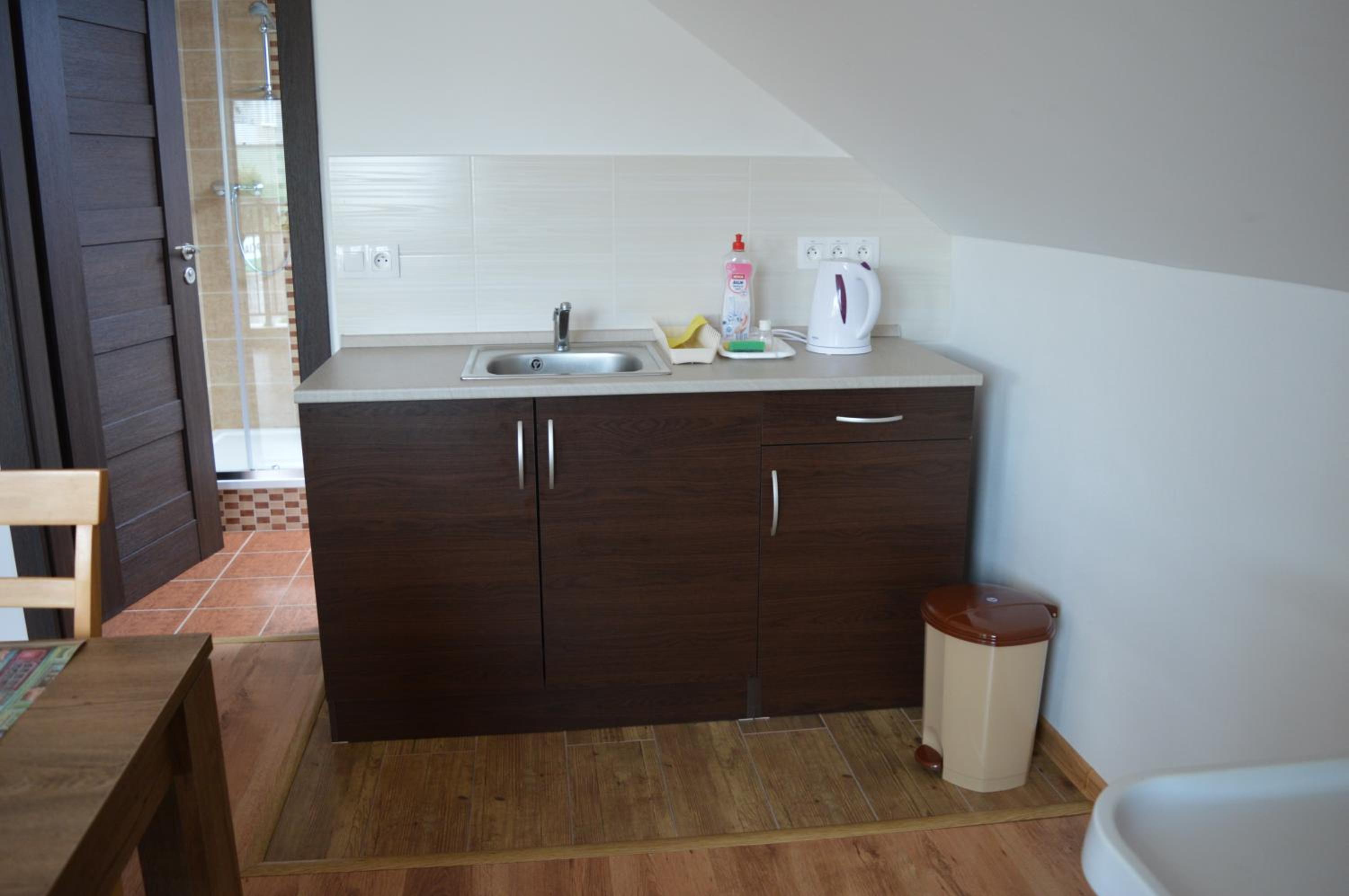 Double Room with Balcony - Photo 12