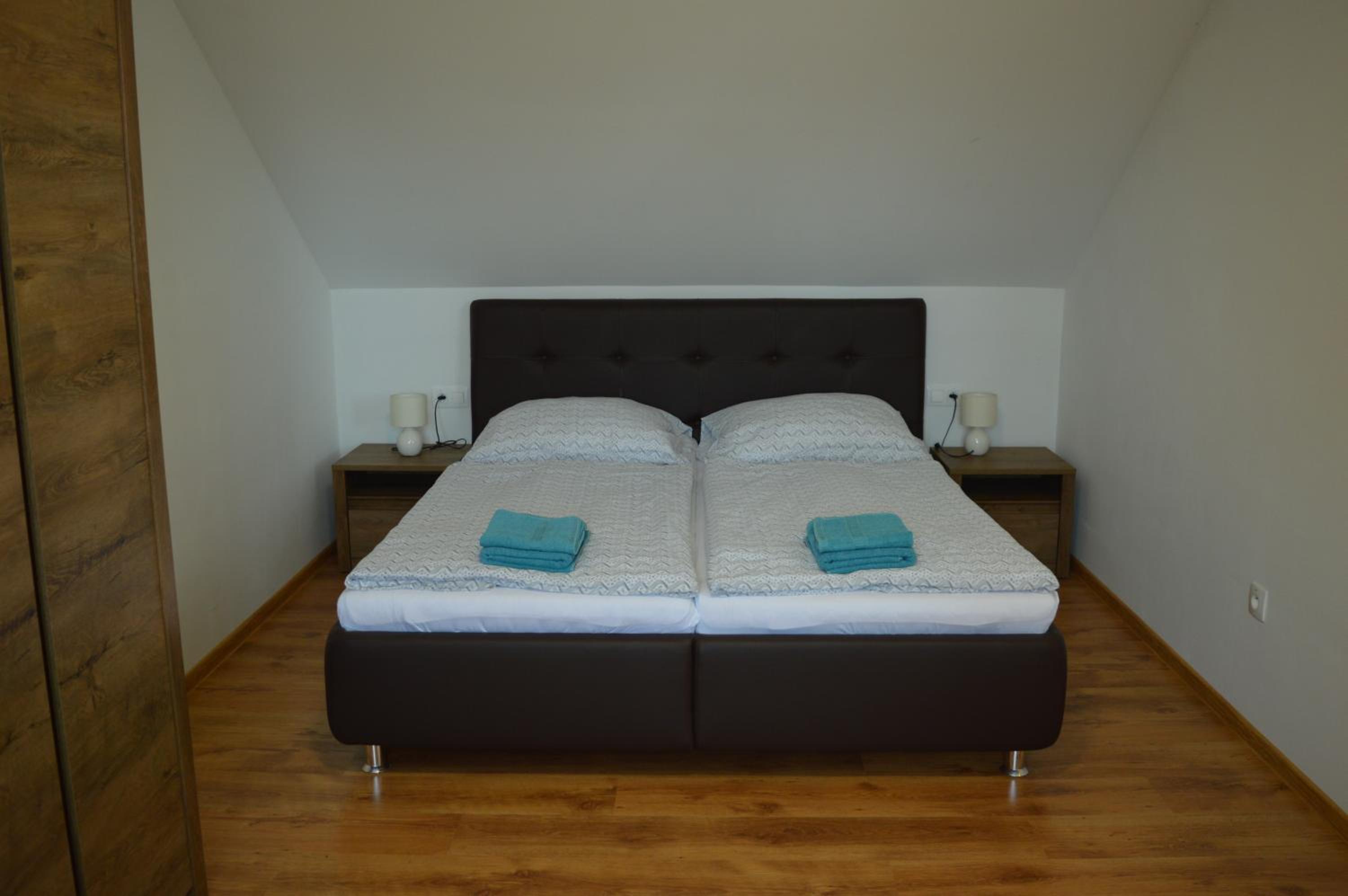 Double Room - Photo 7