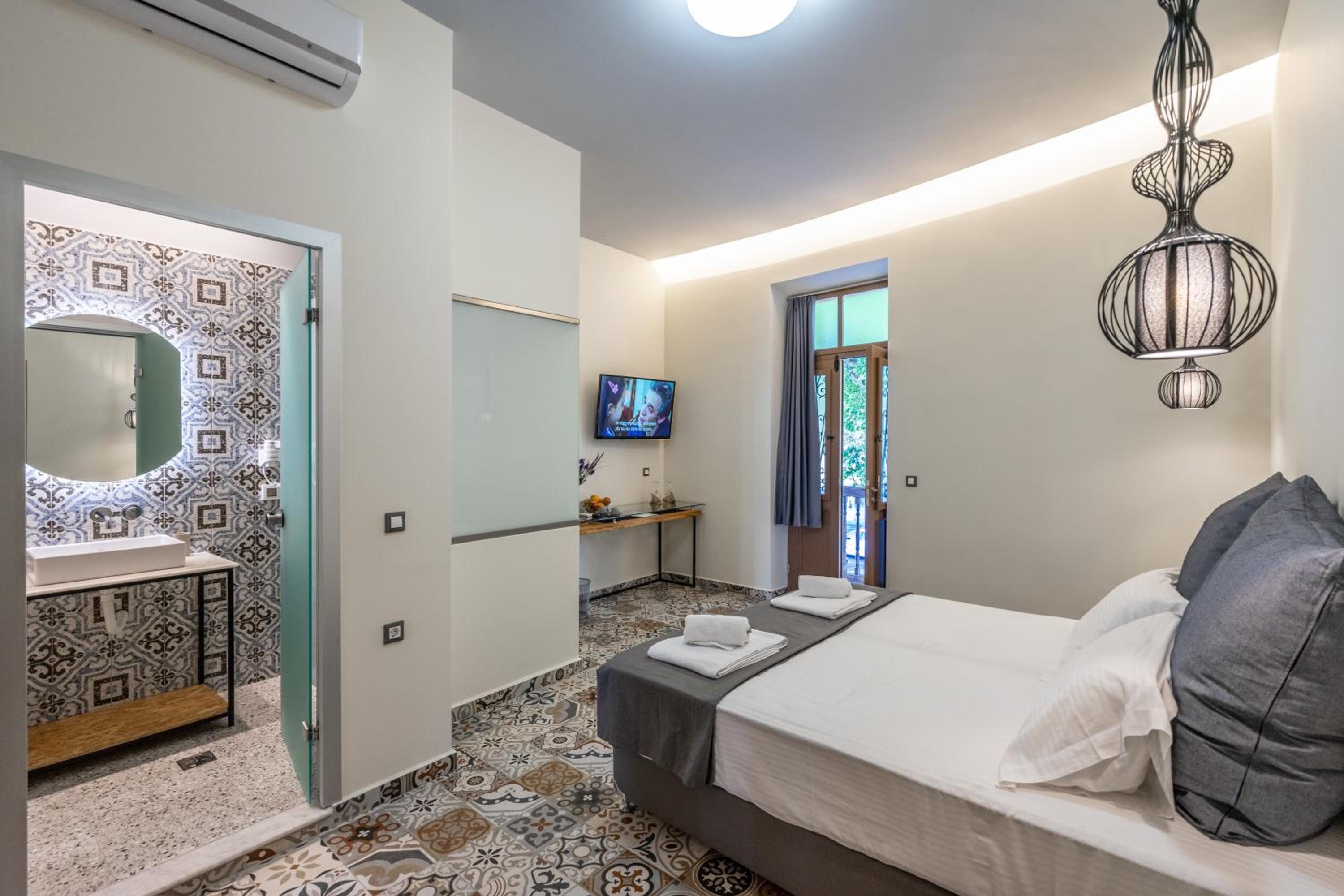 Standard Double Room - Photo 1