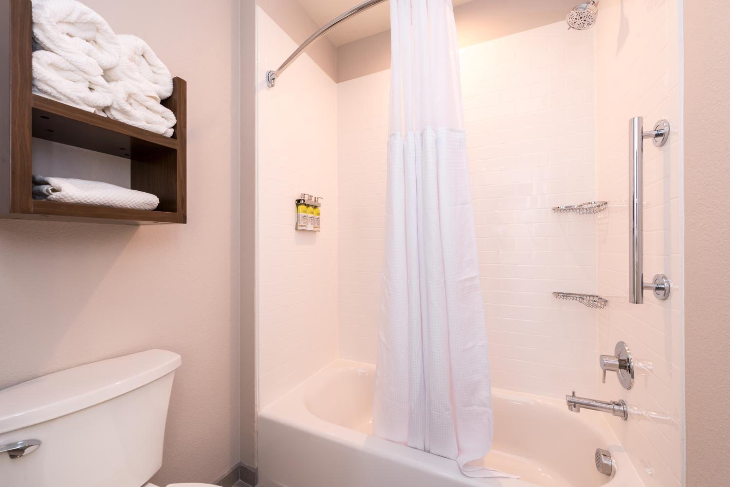 One-Bedroom Suite with Two Queen Beds photo 2