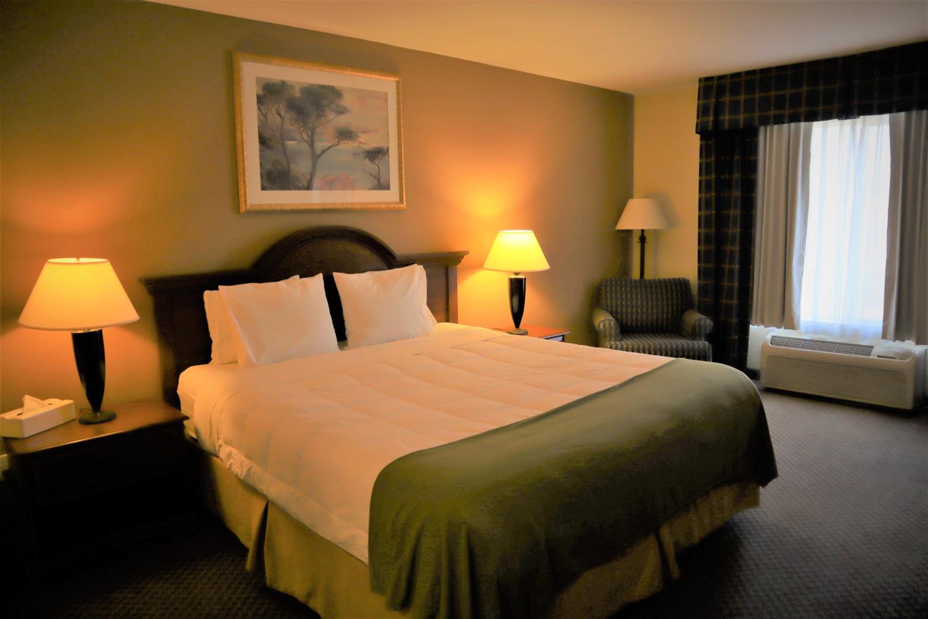 Standard King Room - Non-Smoking  - Photo 2