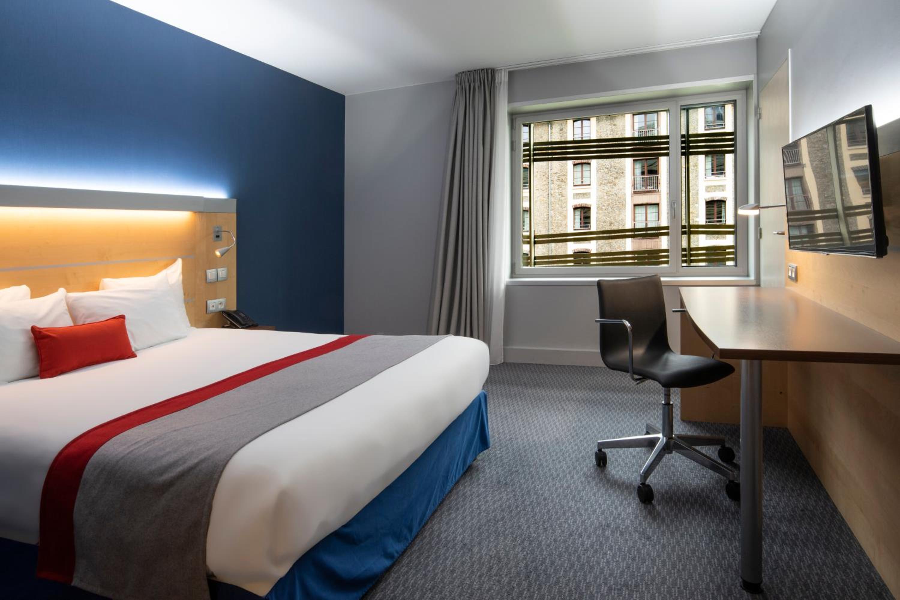 Standard Double Room - Disability Access thumbnail 5