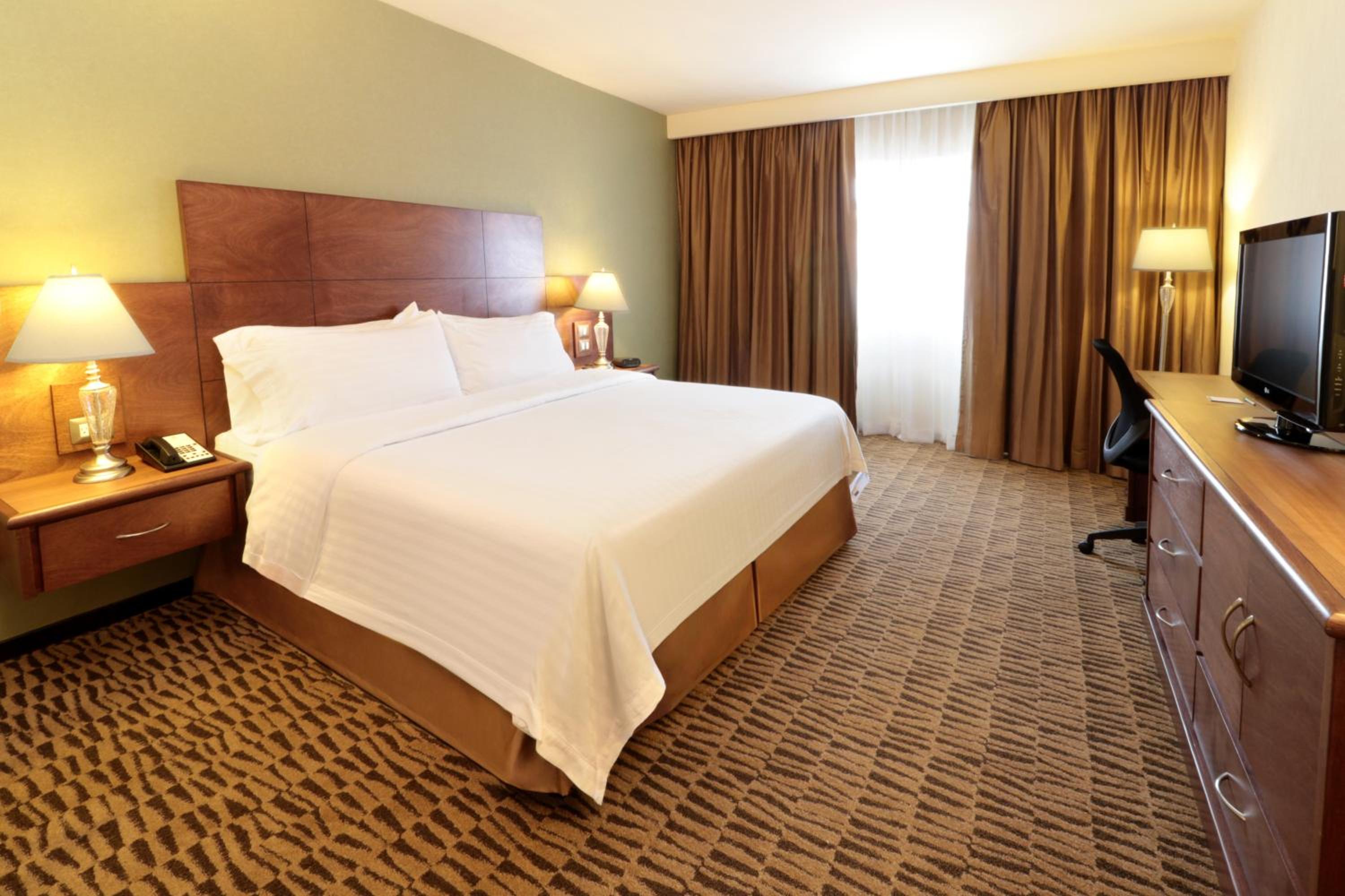 Standard King Room - Photo 2