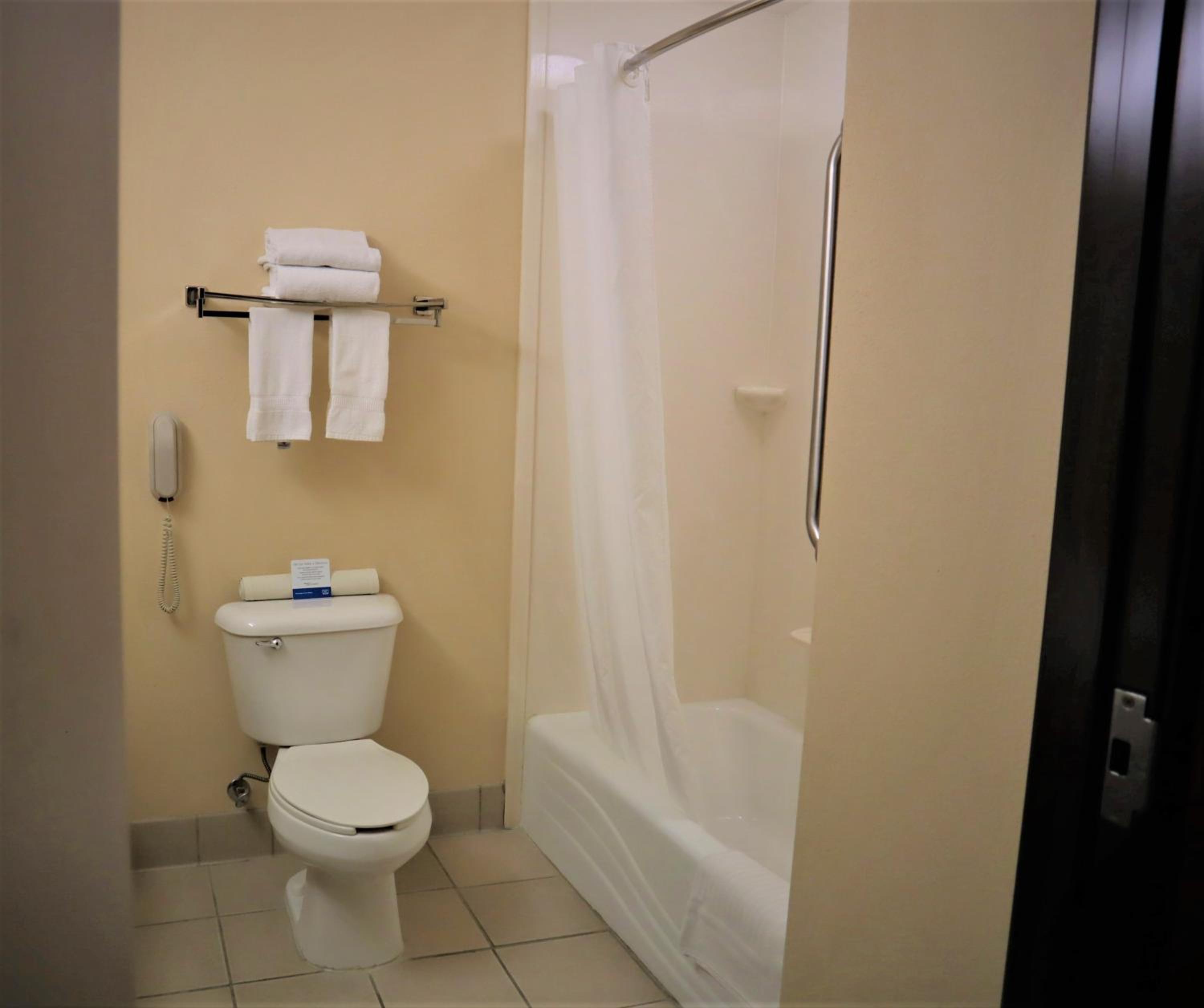 Standard King Room - Non-Smoking  - Photo 5