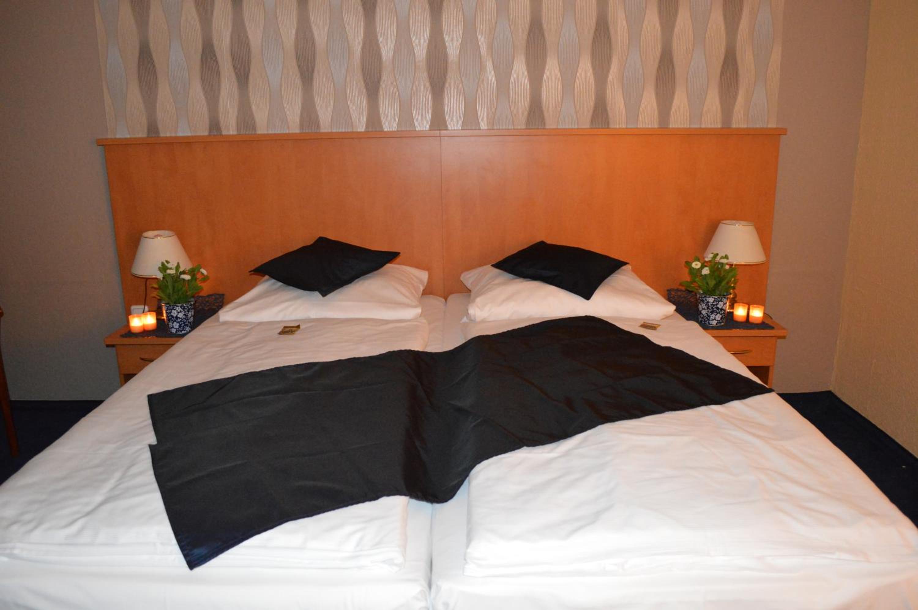Double or Twin Room - Photo 11