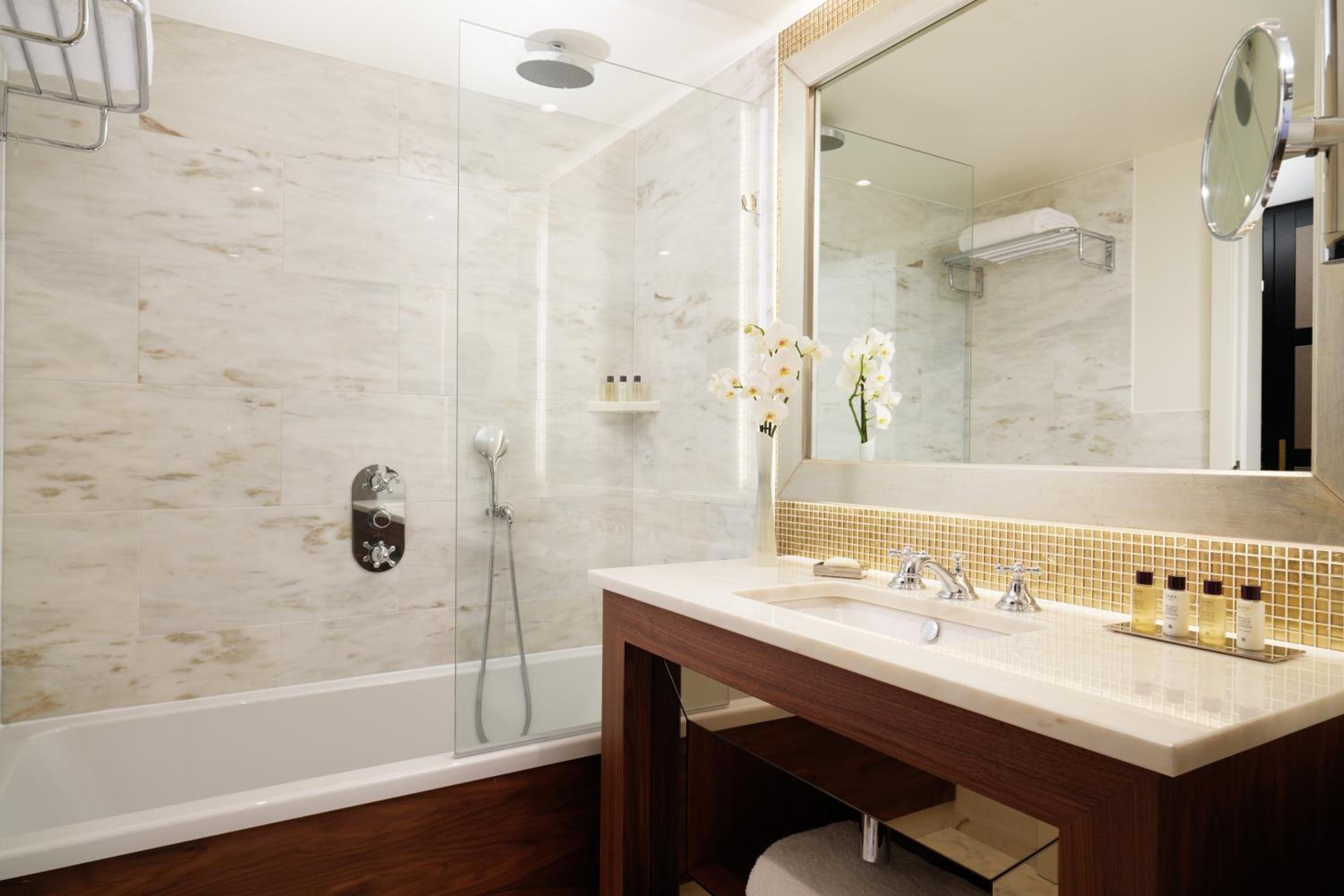 Deluxe King Room - Photo 3