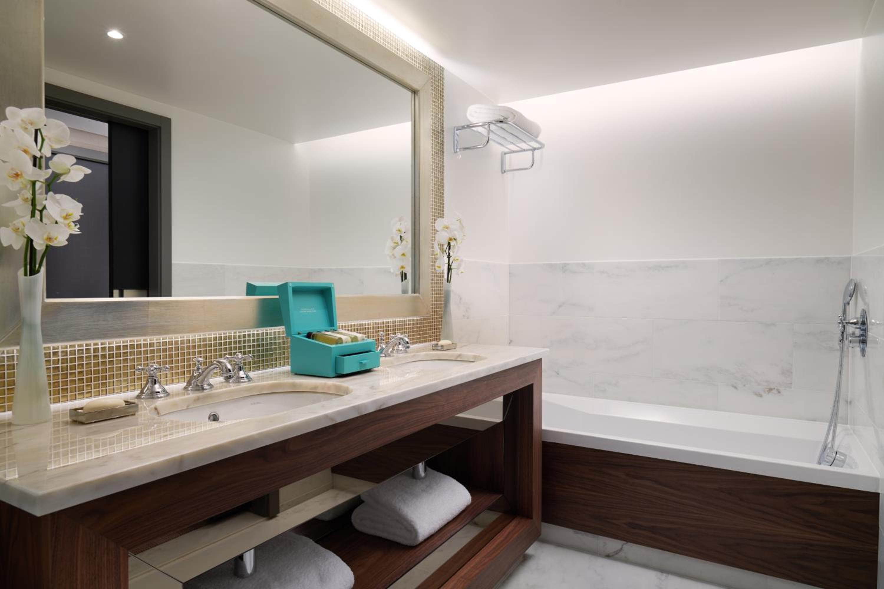 Deluxe Junior Suite - Photo 3
