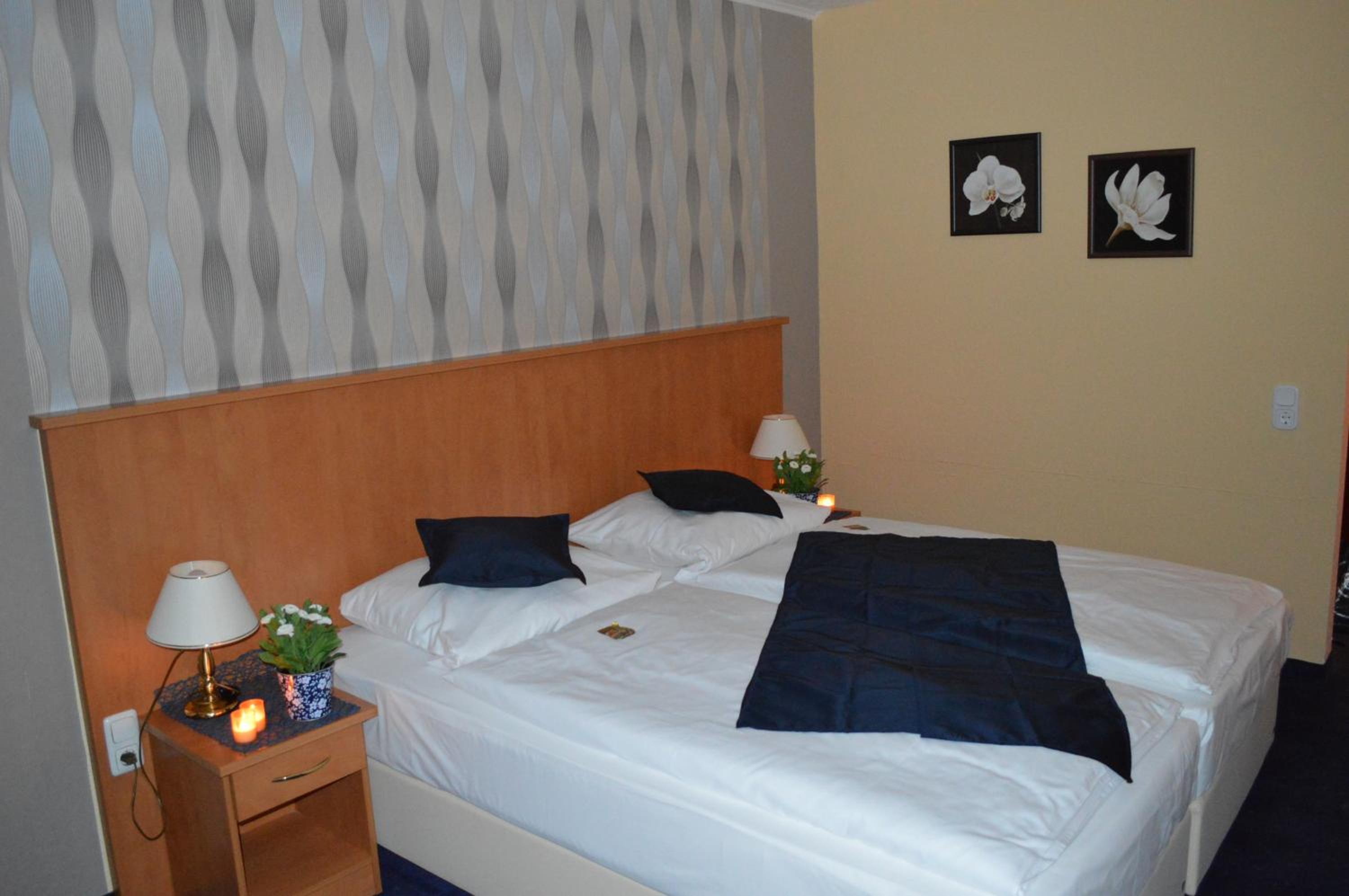 Double or Twin Room - Photo 10