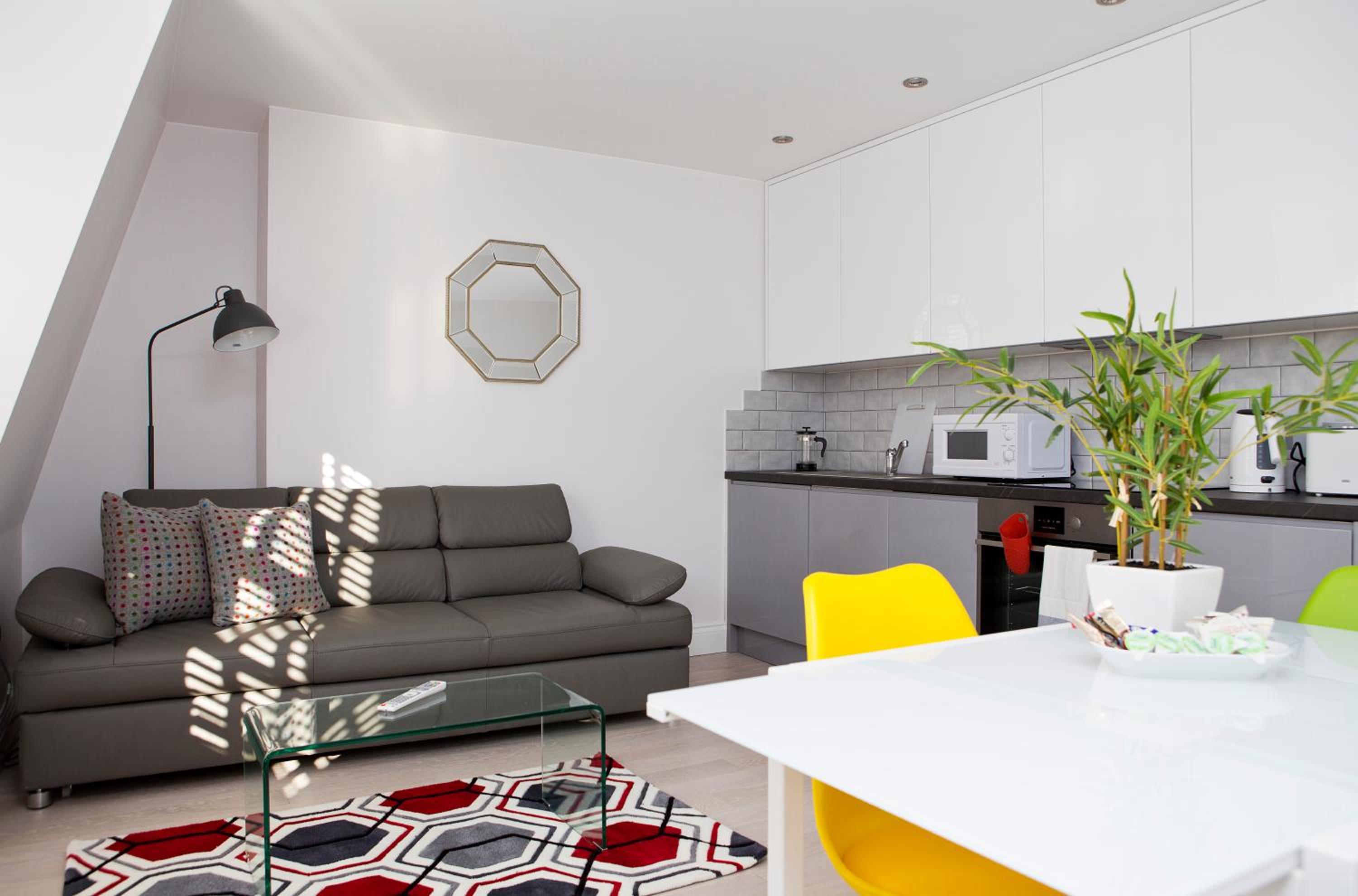 One-Bedroom Apartment (1st Floor - C) photo 2