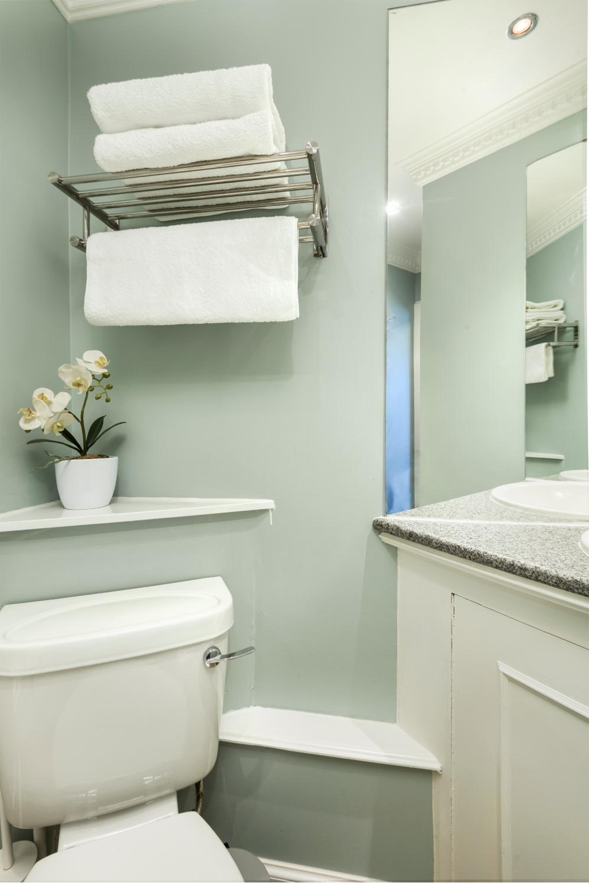 Two-Bedroom Apartment - Photo 4
