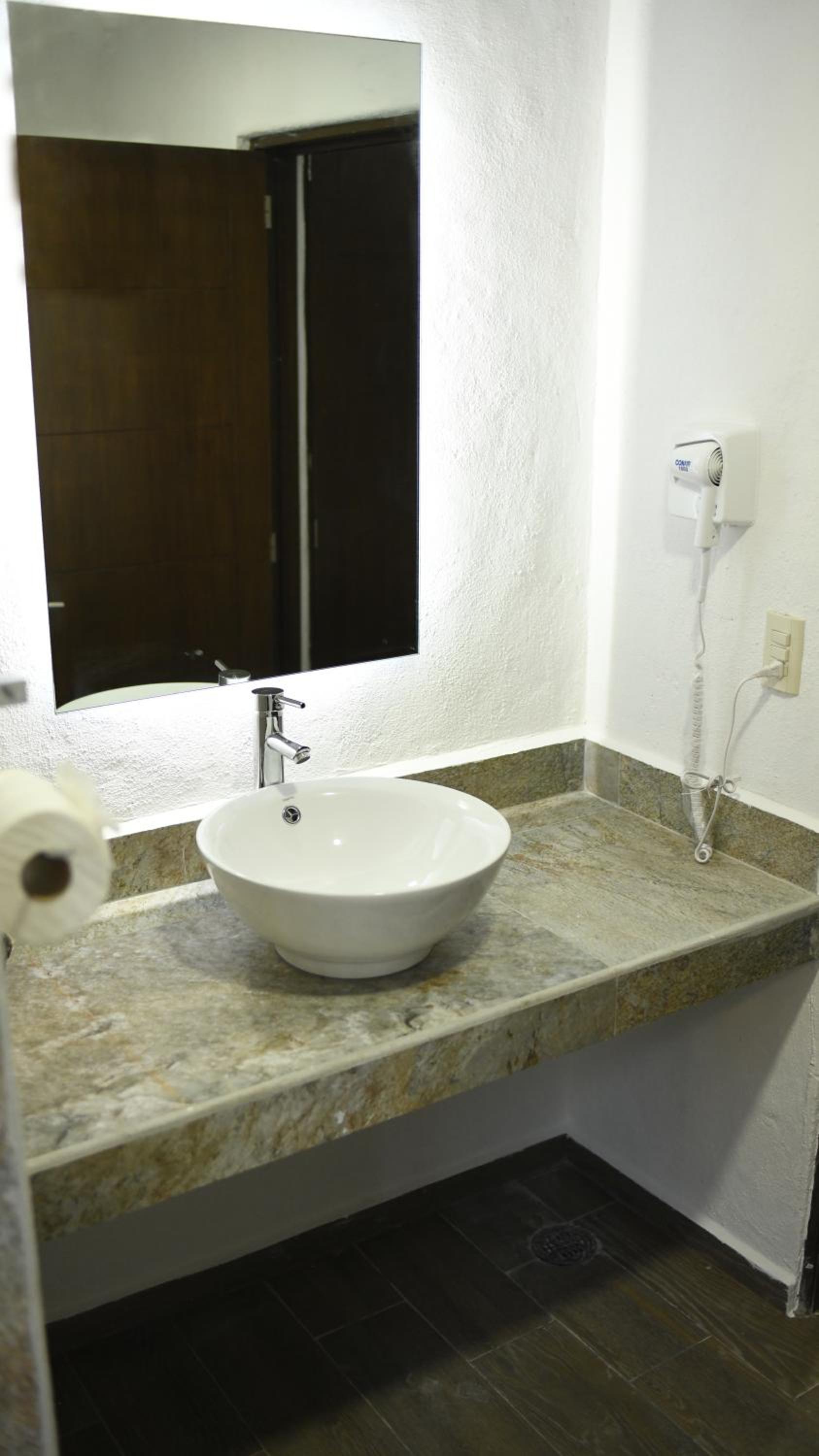 Standard Room - Photo 11
