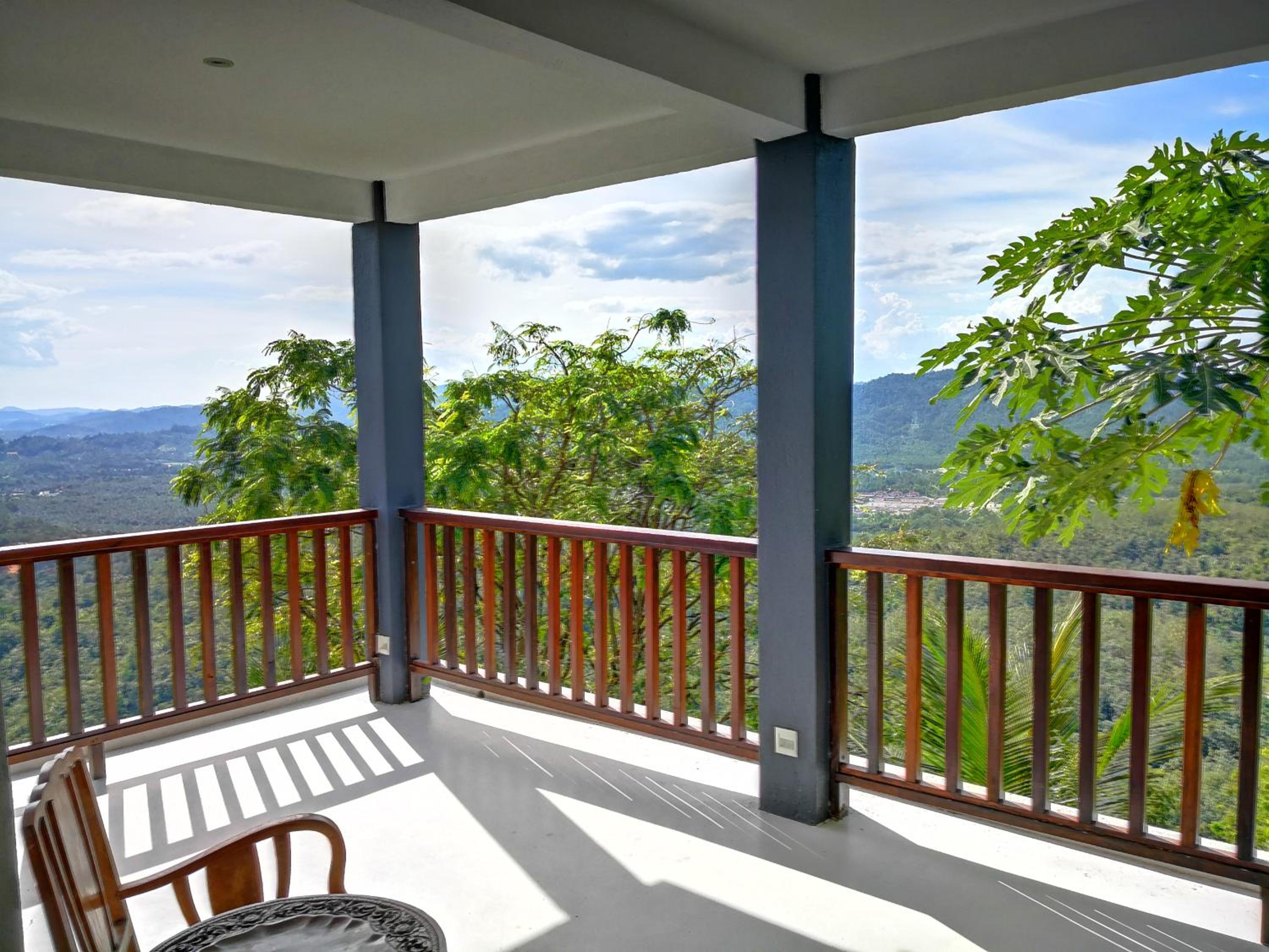 Family Room with Mountain View photo 2