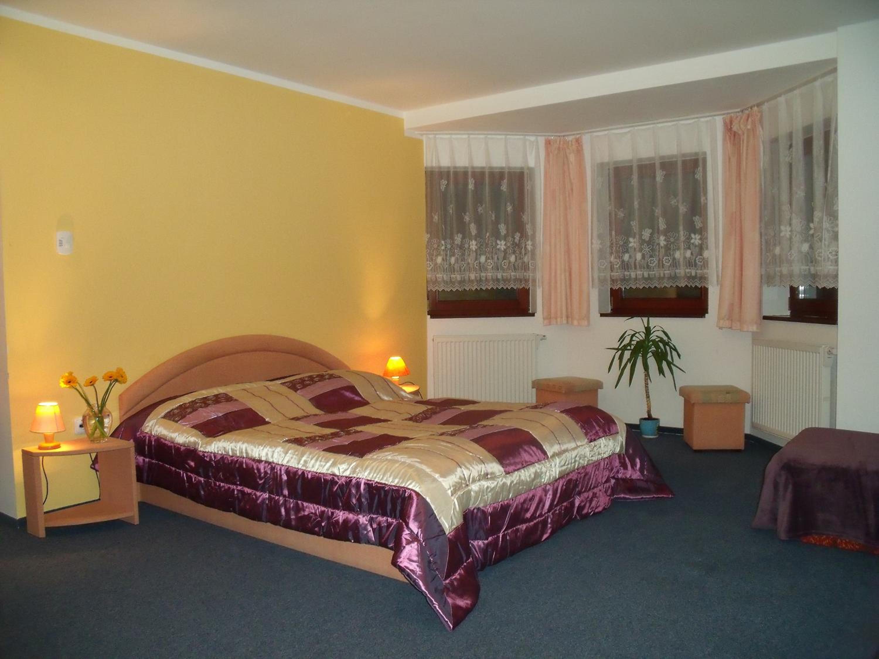 Economy Triple Room - Photo 2