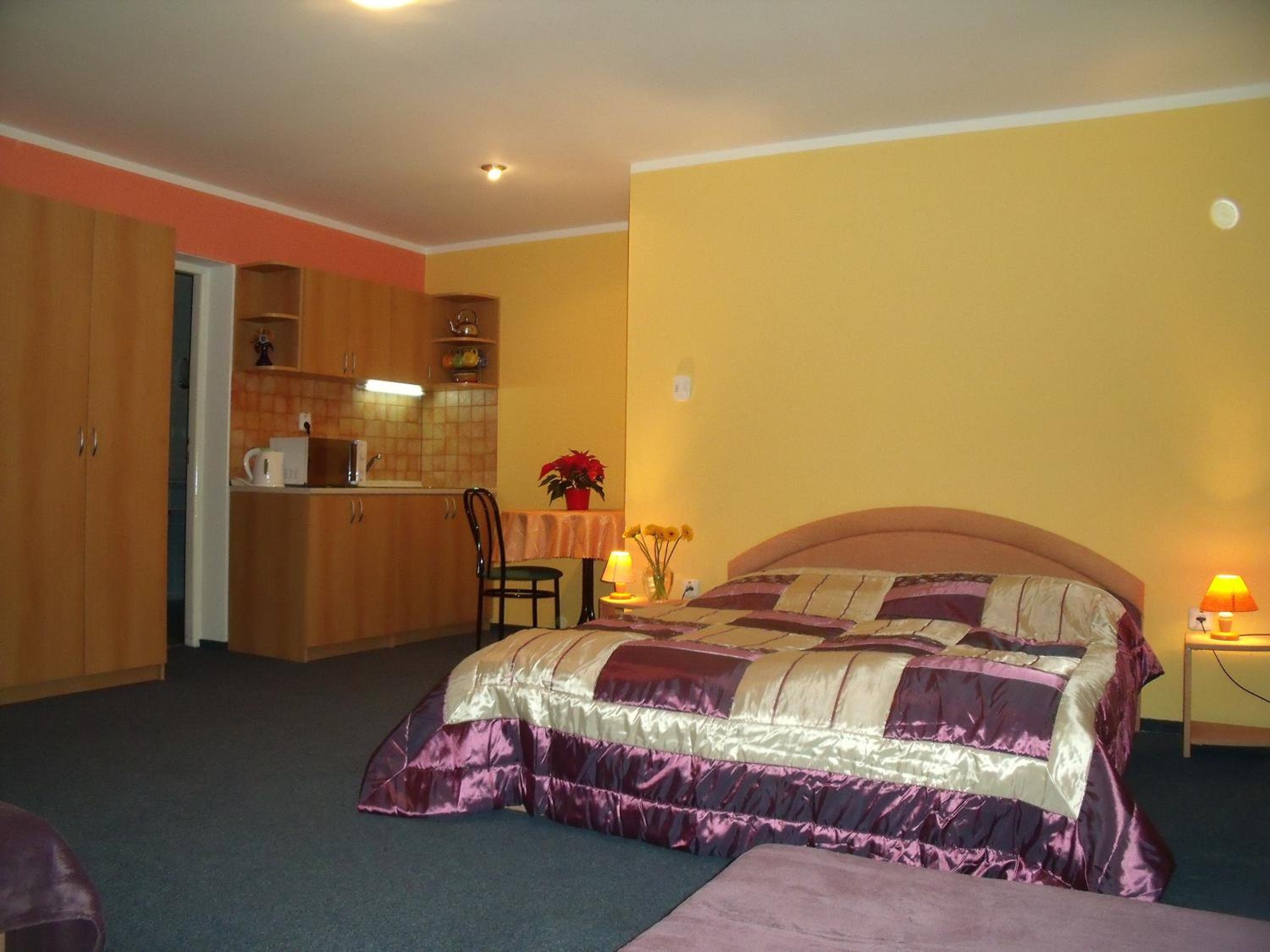 Economy Triple Room - Photo 6