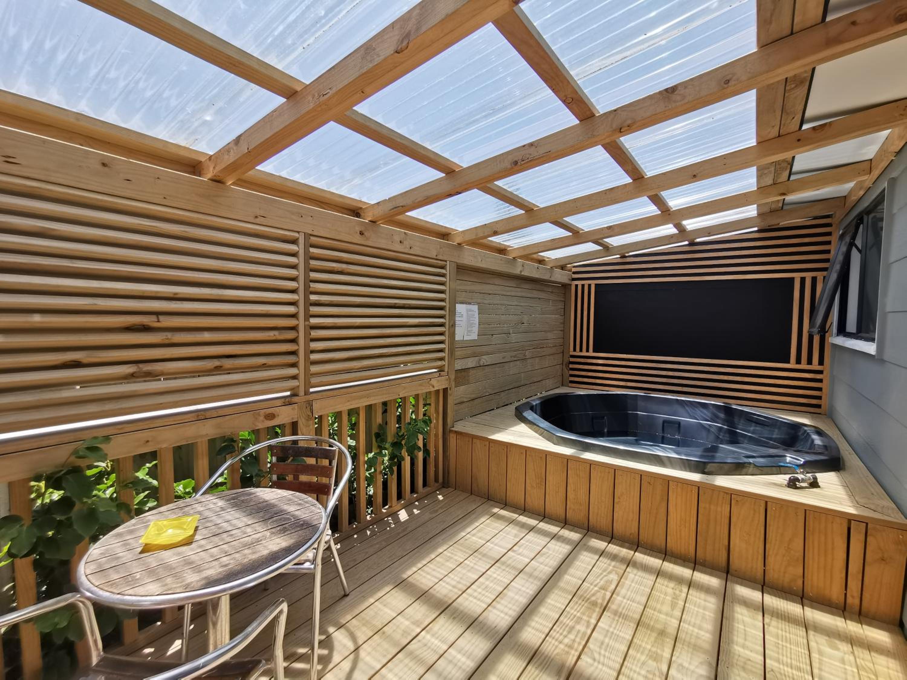 Queen Room with Mineral Hot Pool Unit 4