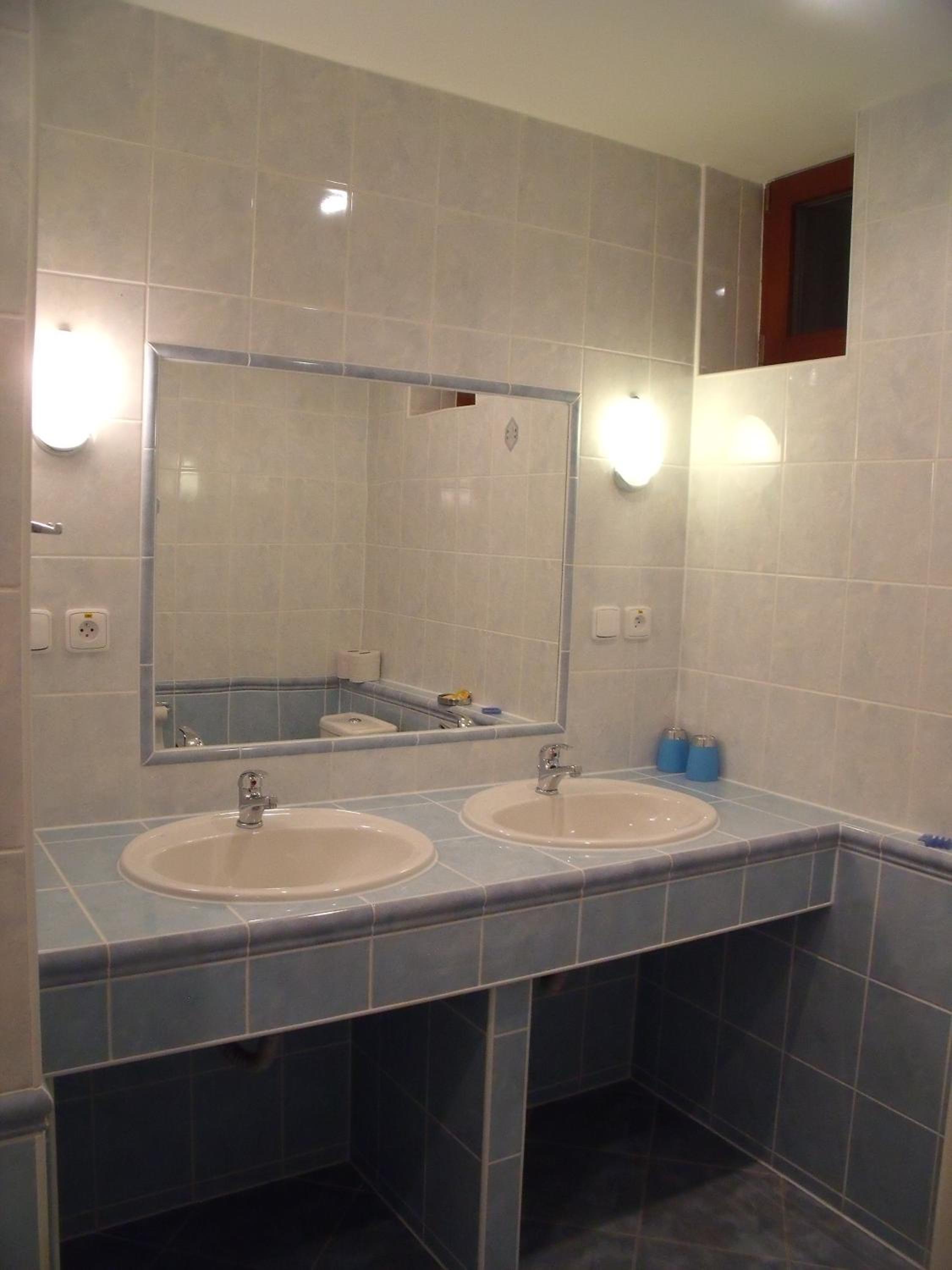 Economy Triple Room - Photo 4